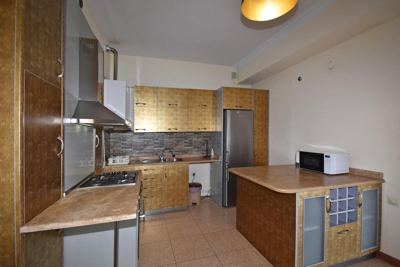 Mesrop Mashtots Avenue, 3 bedrooms Grand & Sunny apartment MA999