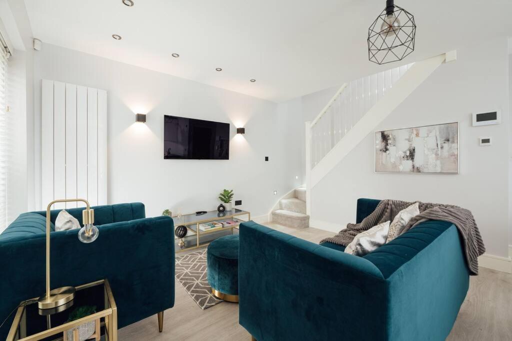 Modern 2Bed House - Walk to Station & High Street, Near Surrey Hills & Denbies Vineyard view 5
