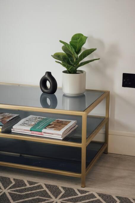 Modern 2Bed House - Walk to Station & High Street, Near Surrey Hills & Denbies Vineyard view 2