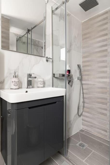 3BDR Penthouse -w/huge Balcony and hot tub-Jacuzzi