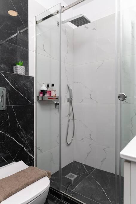 3BDR Penthouse -w/huge Balcony and hot tub-Jacuzzi