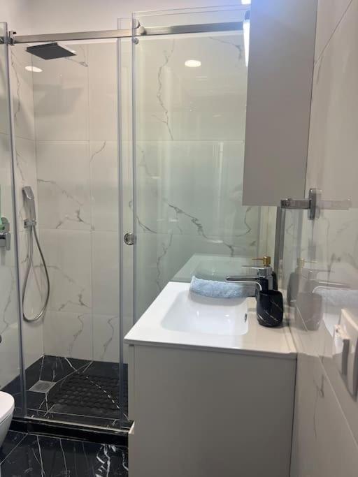 3BDR Penthouse -w/huge Balcony and hot tub-Jacuzzi