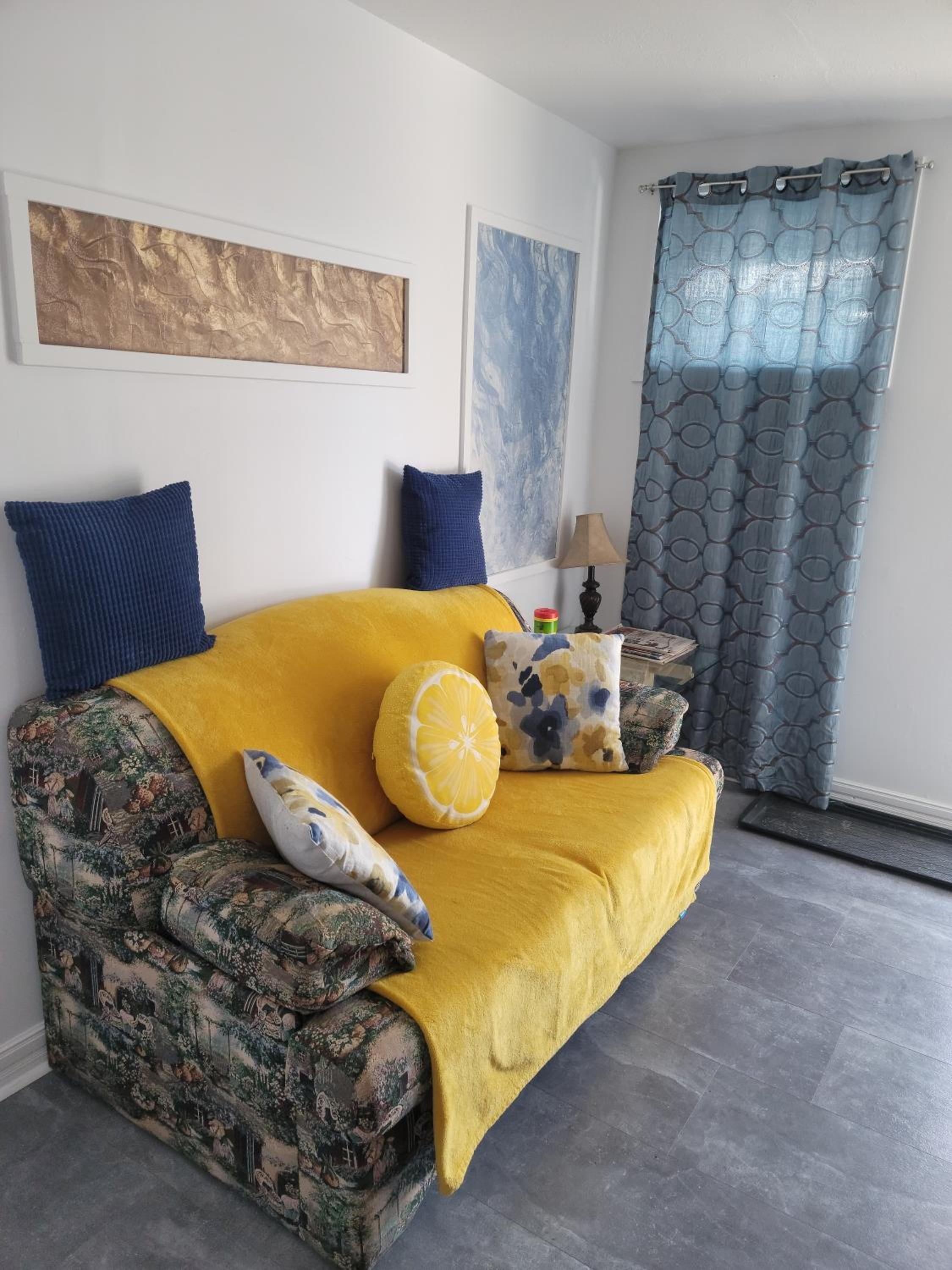 Cozy quiet place next to hwy smart tv+wifi+netflix view 3