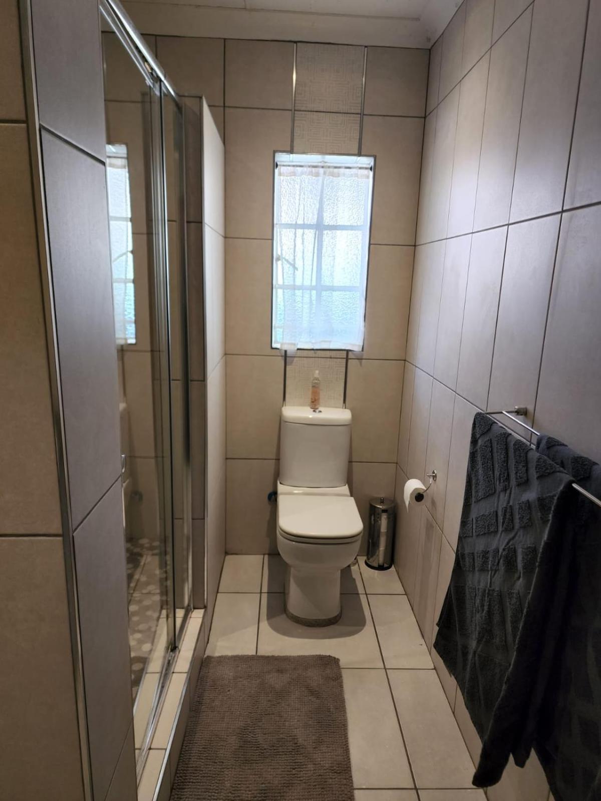 Six Valk Avenue Guest House