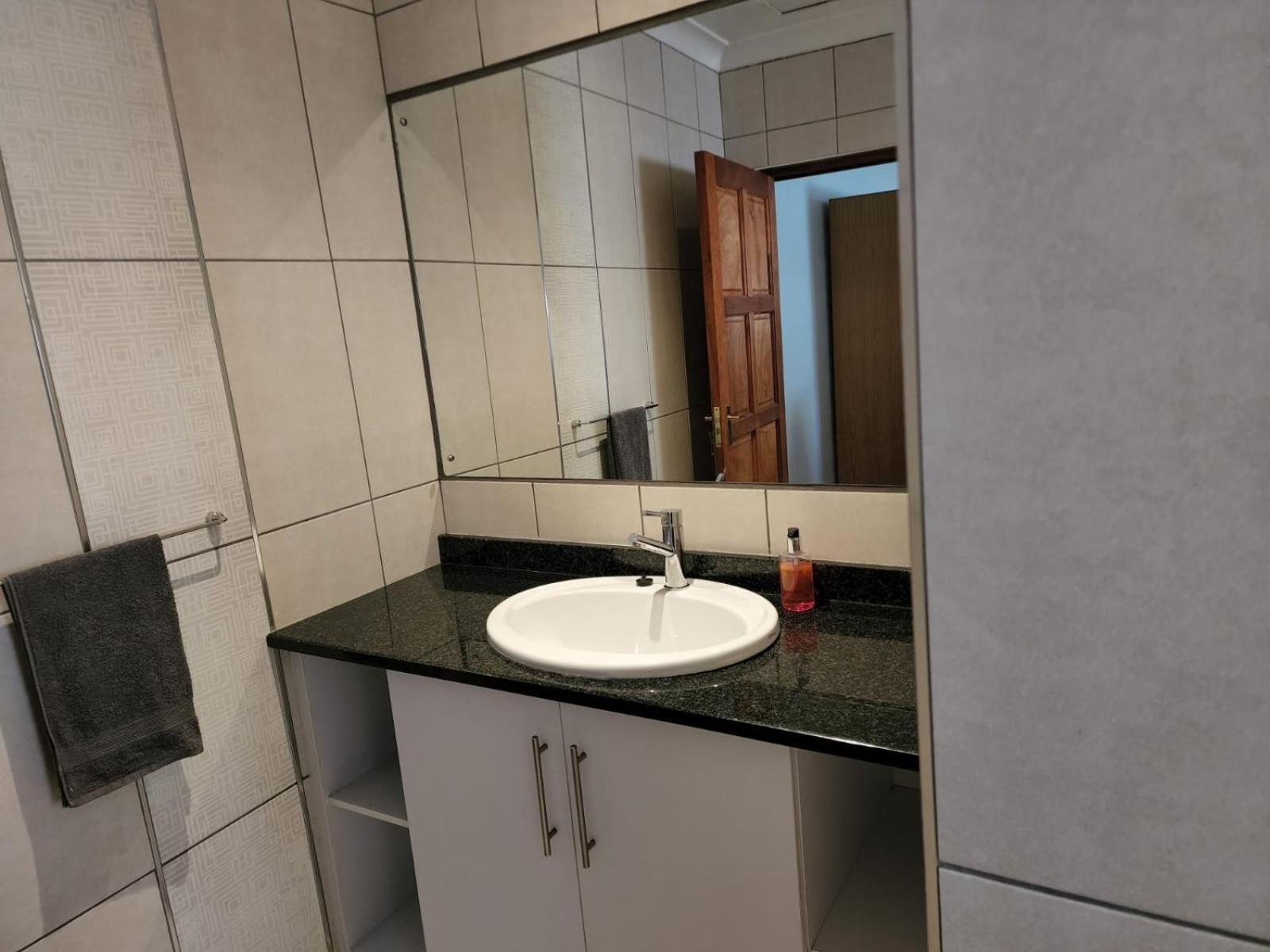 Six Valk Avenue Guest House