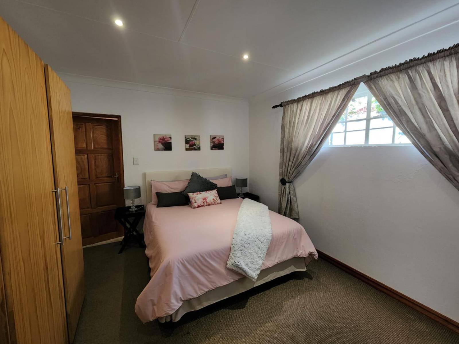 Six Valk Avenue Guest House