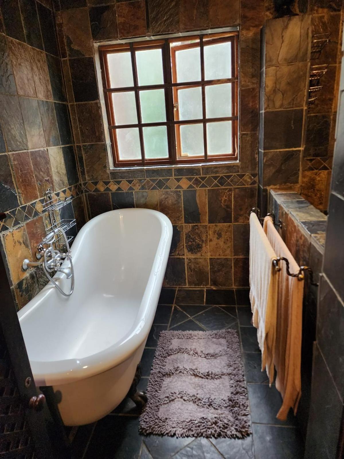 Six Valk Avenue Guest House
