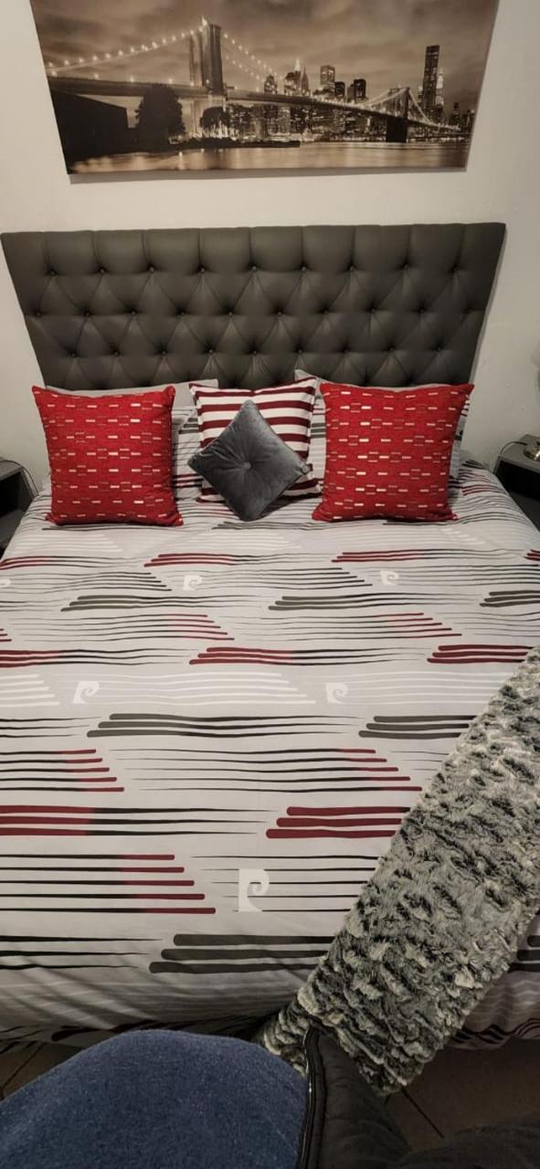 Six Valk Avenue Guest House