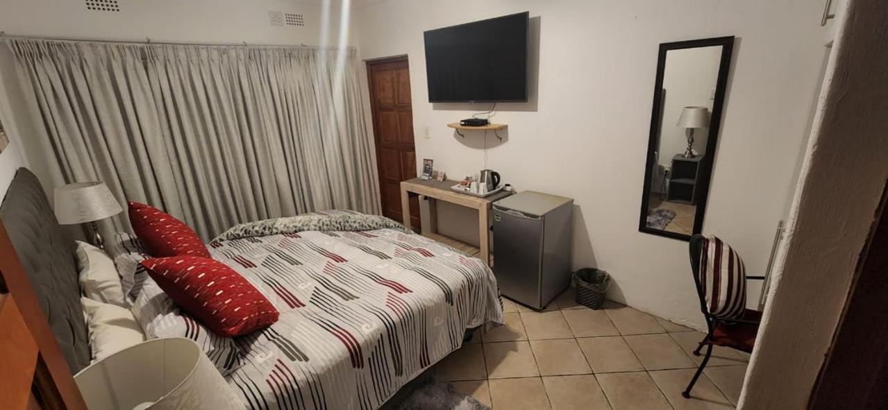 Six Valk Avenue Guest House