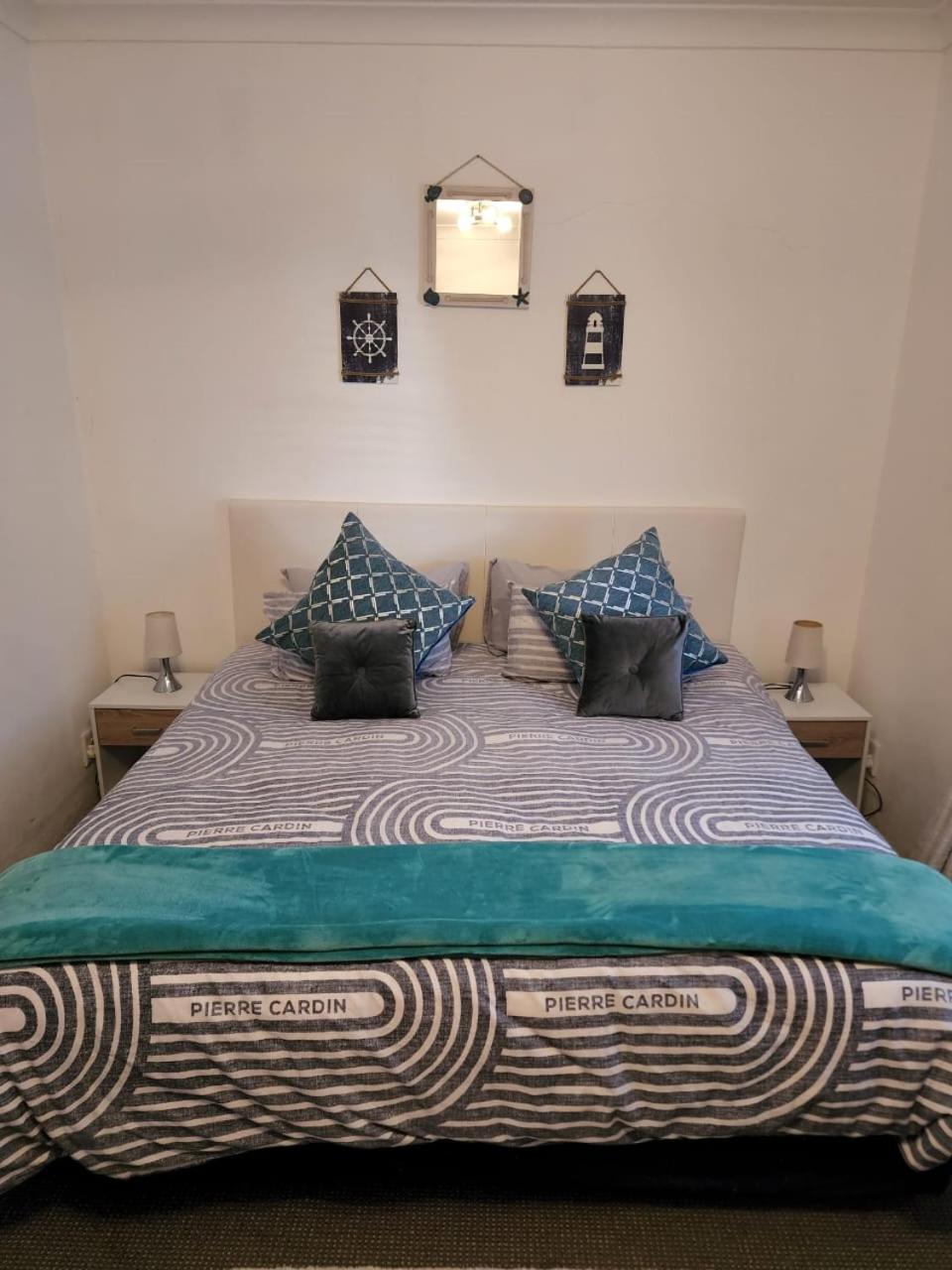 Six Valk Avenue Guest House