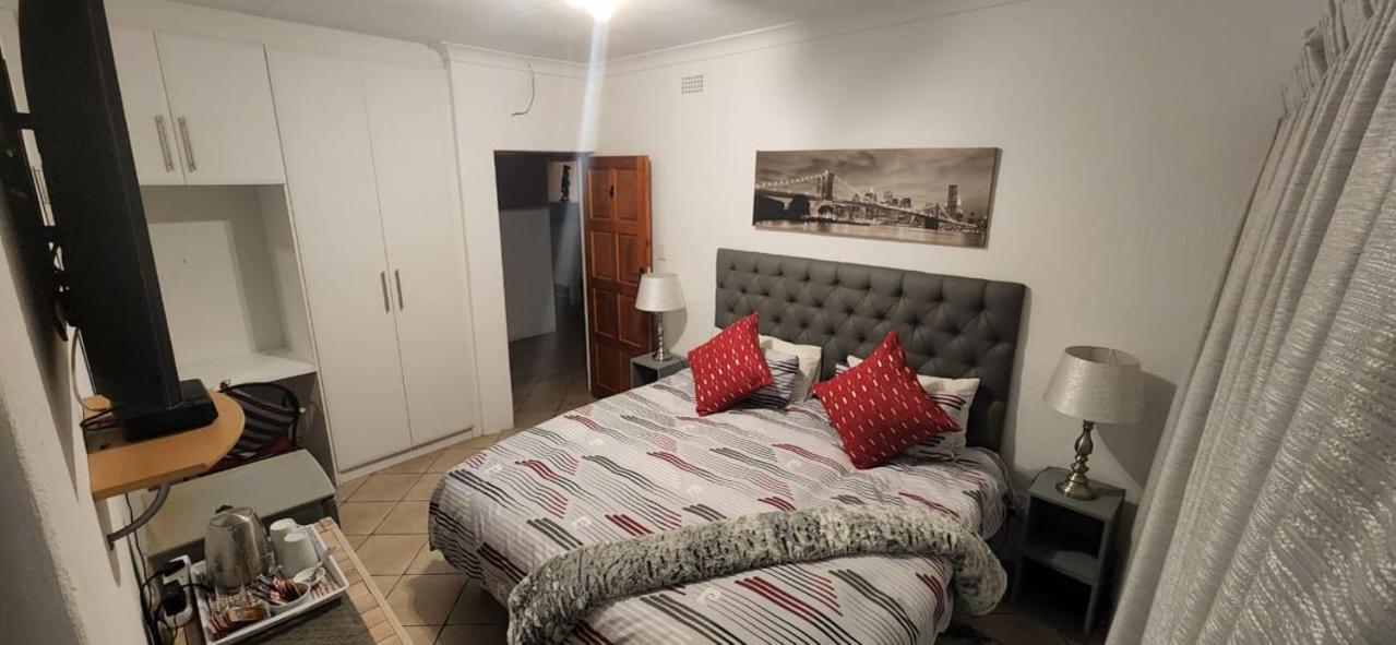 Six Valk Avenue Guest House
