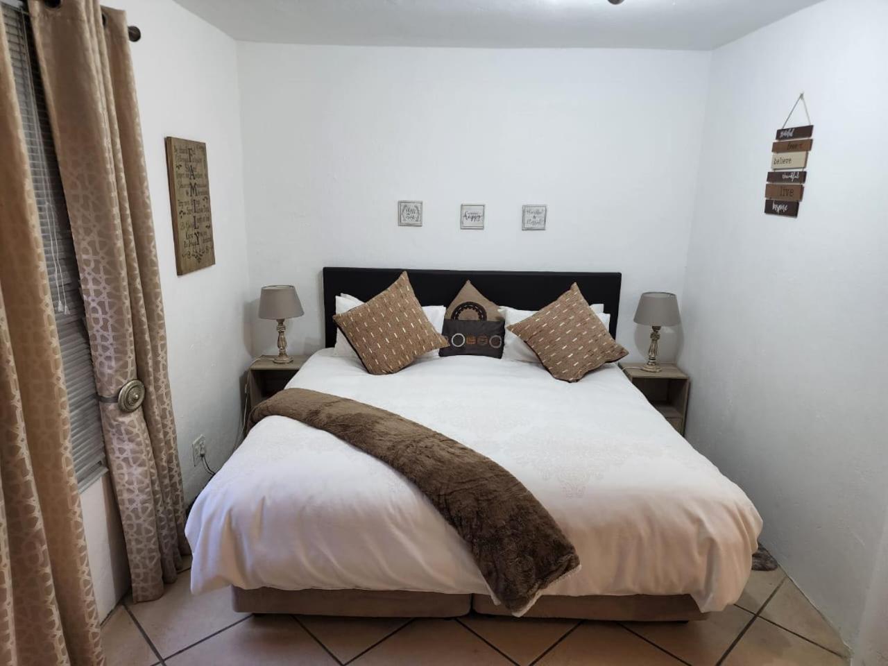 Six Valk Avenue Guest House