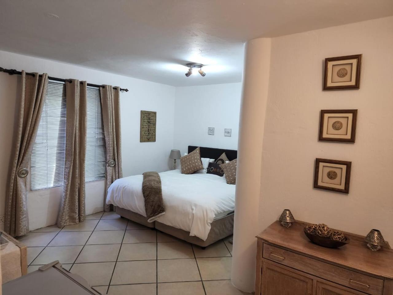 Six Valk Avenue Guest House