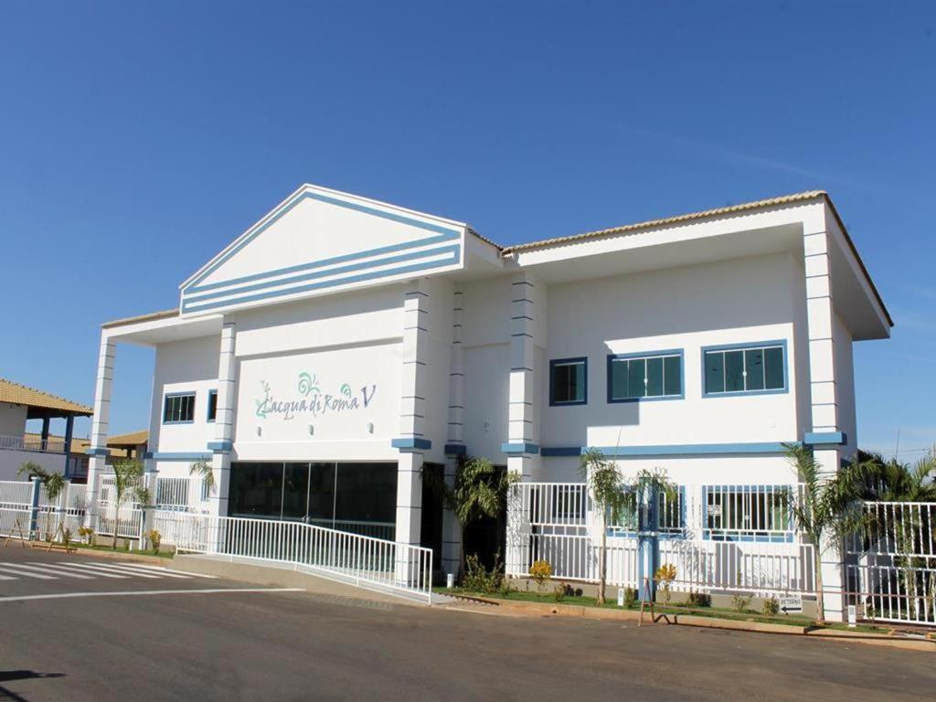 Hotel Lacqua diRoma com Parque Aquático e Cozinha - Image 1