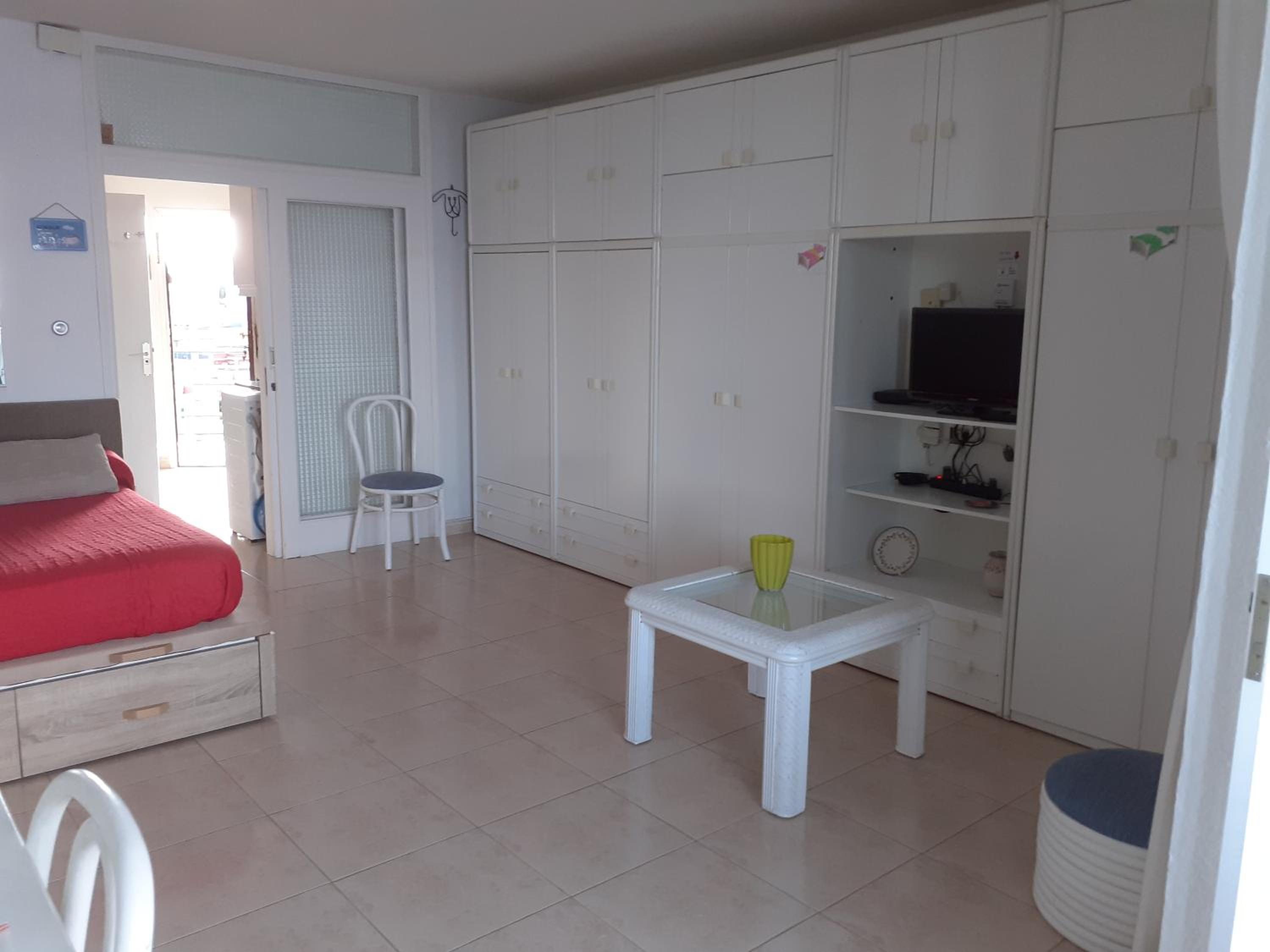 Beautiful oceanfront studio with private parking