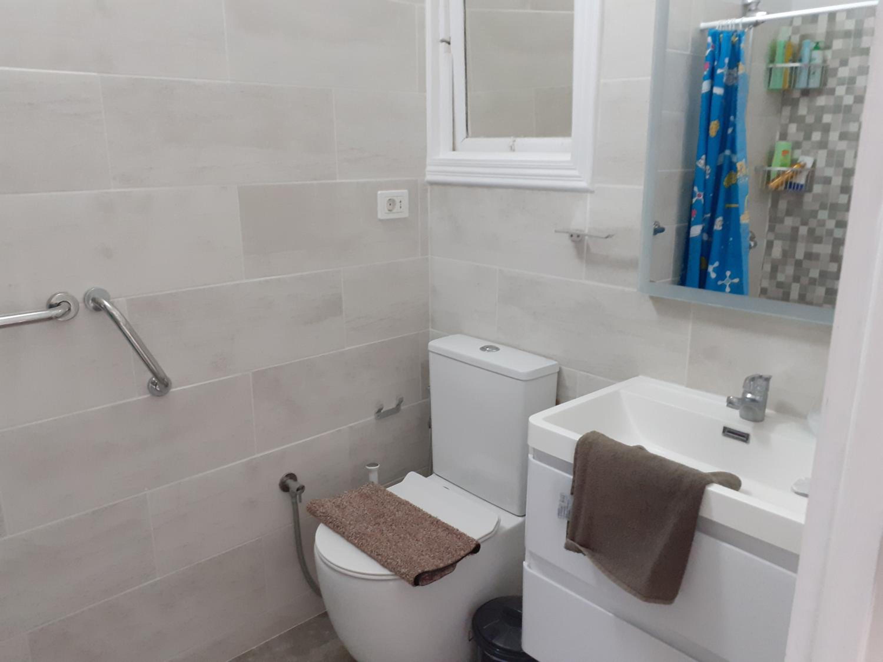 Beautiful oceanfront studio with private parking