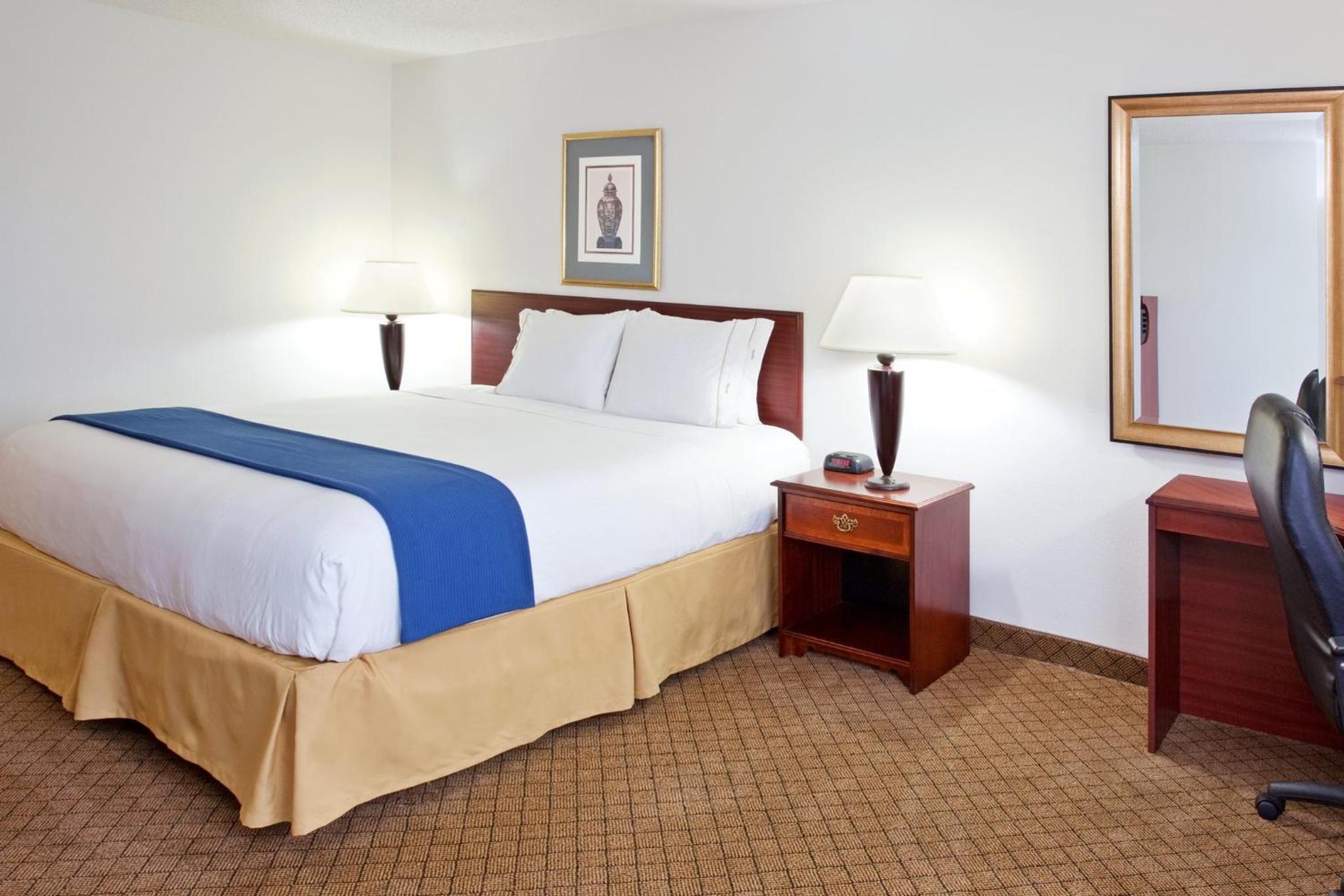 Holiday Inn Express & Suites Alliance by IHG