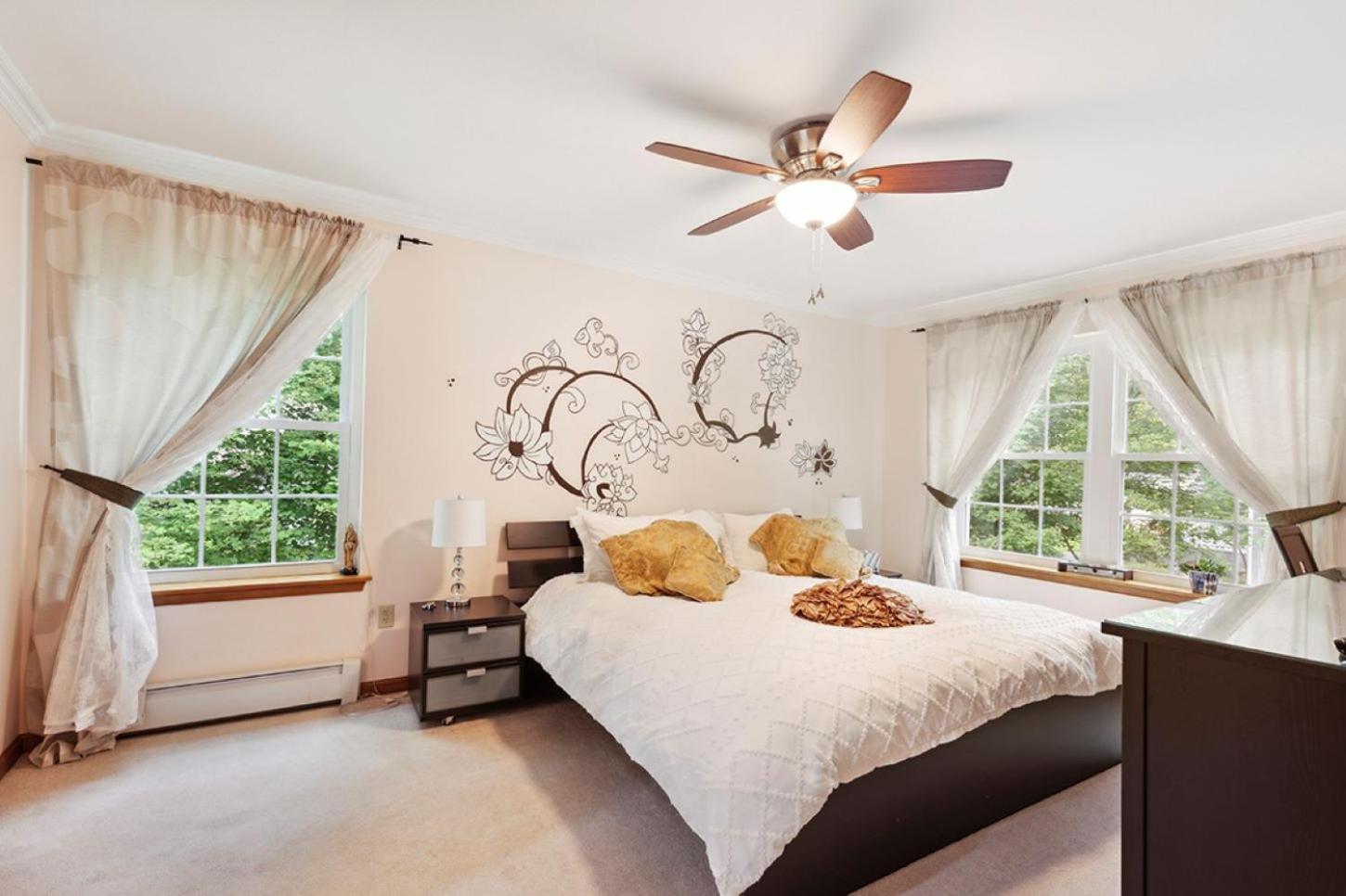 PET FRIENDLY - SAUNA - FREE EV - Near Jim Thorpe, Kalahari & Camelback view 2