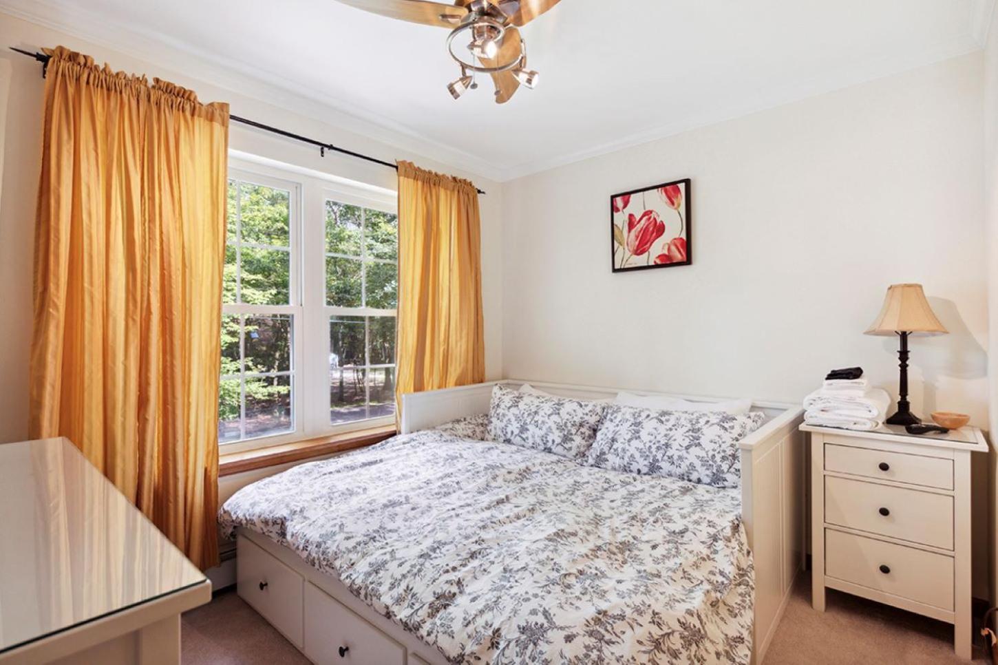 PET FRIENDLY - SAUNA - FREE EV - Near Jim Thorpe, Kalahari & Camelback view 4
