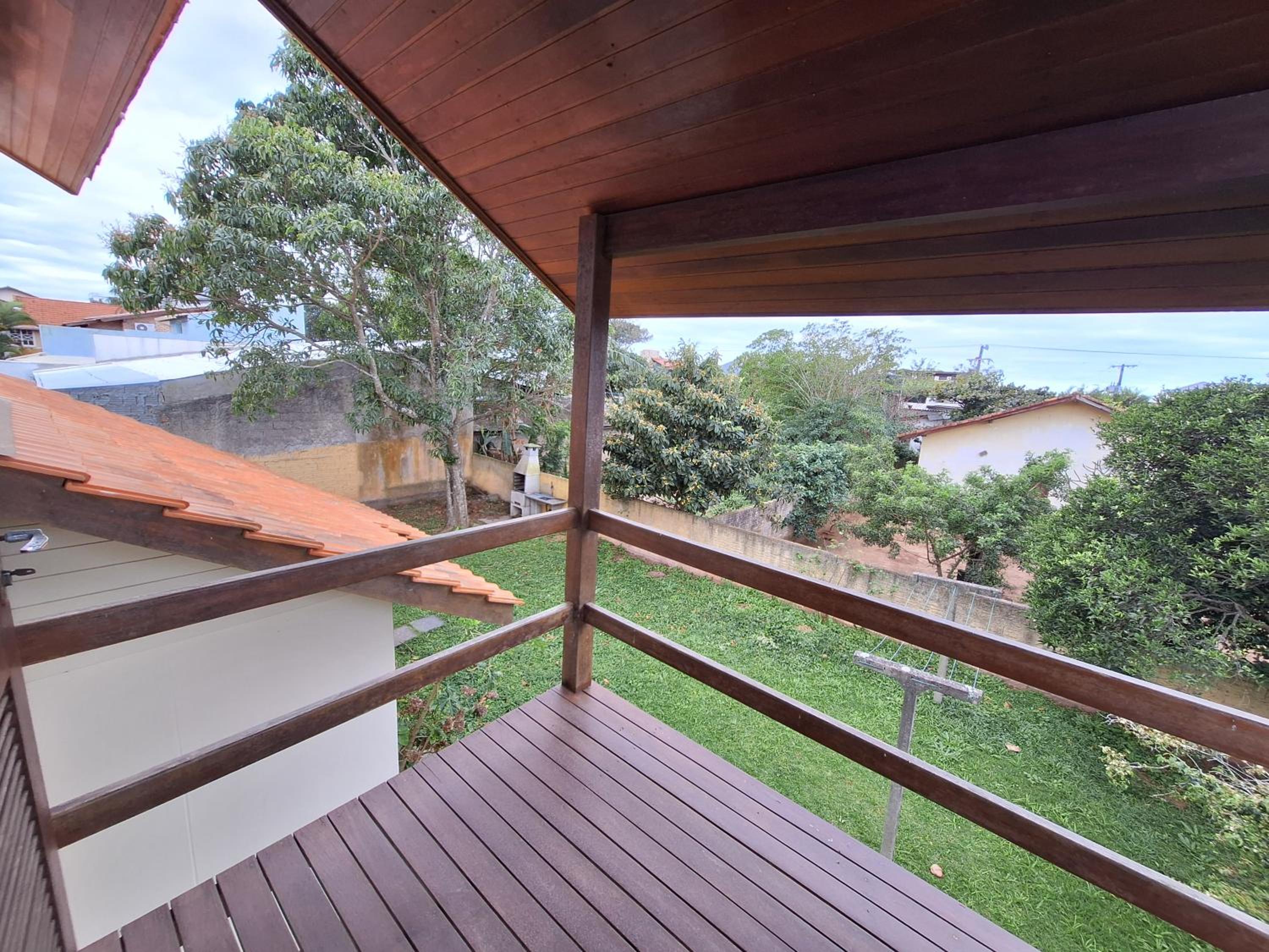 Linda Casa ampla, arejada à passos da praia