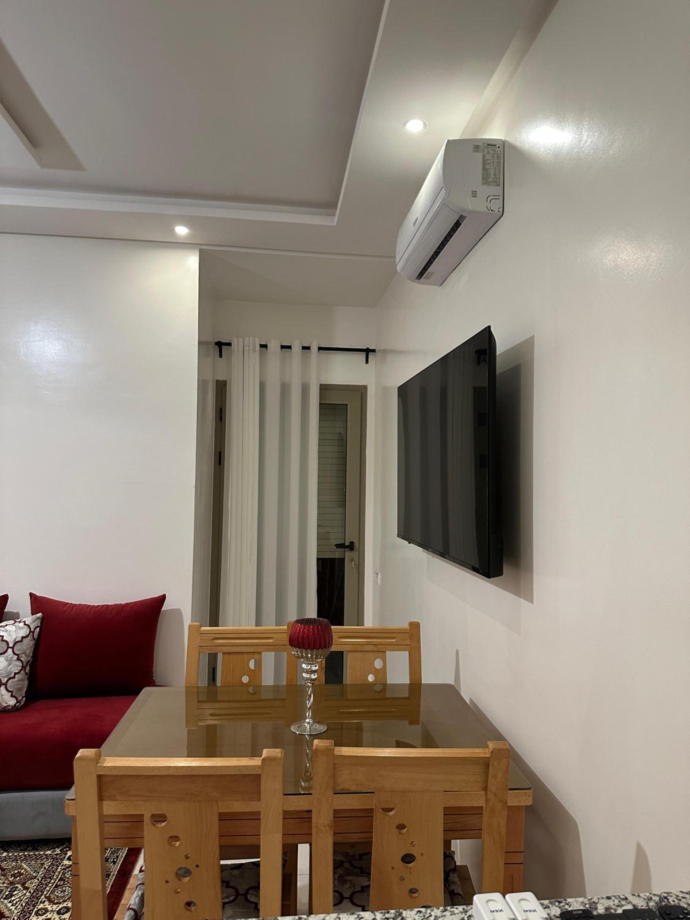 Cosy studio au centre de Marrakech Netflix view 3