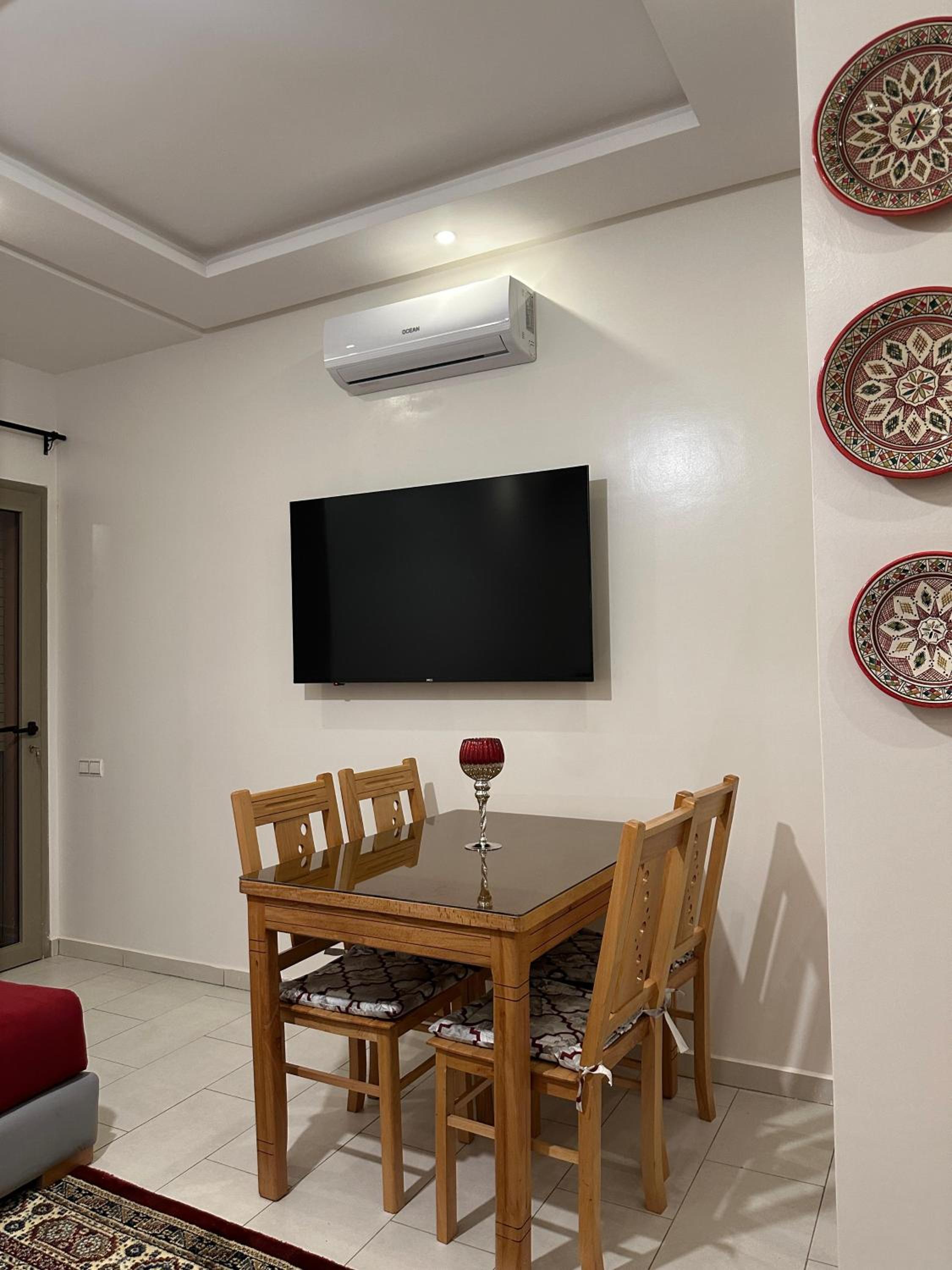 Cosy studio au centre de Marrakech Netflix view 4