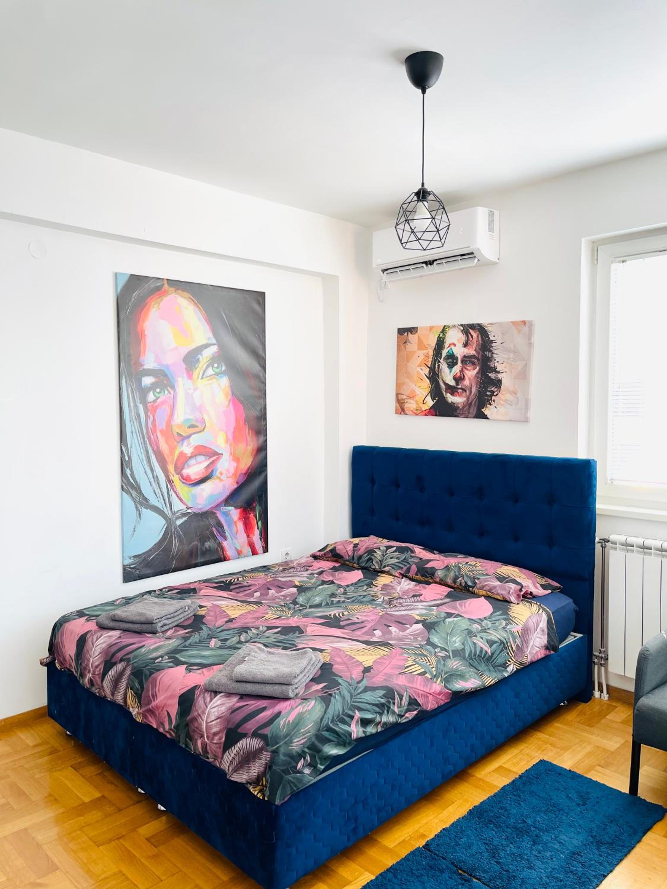 New modern Rooftop Apartment-FREE PRIVATE PARKING, self check-in view 2