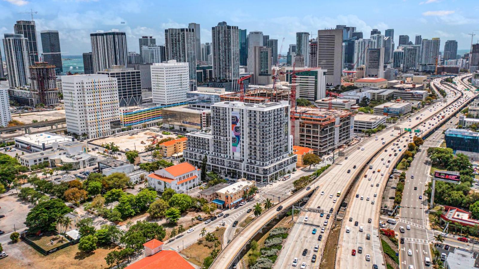 Hotel Modern 2 Bed Mins from Brickell With Free Parking - Image 1