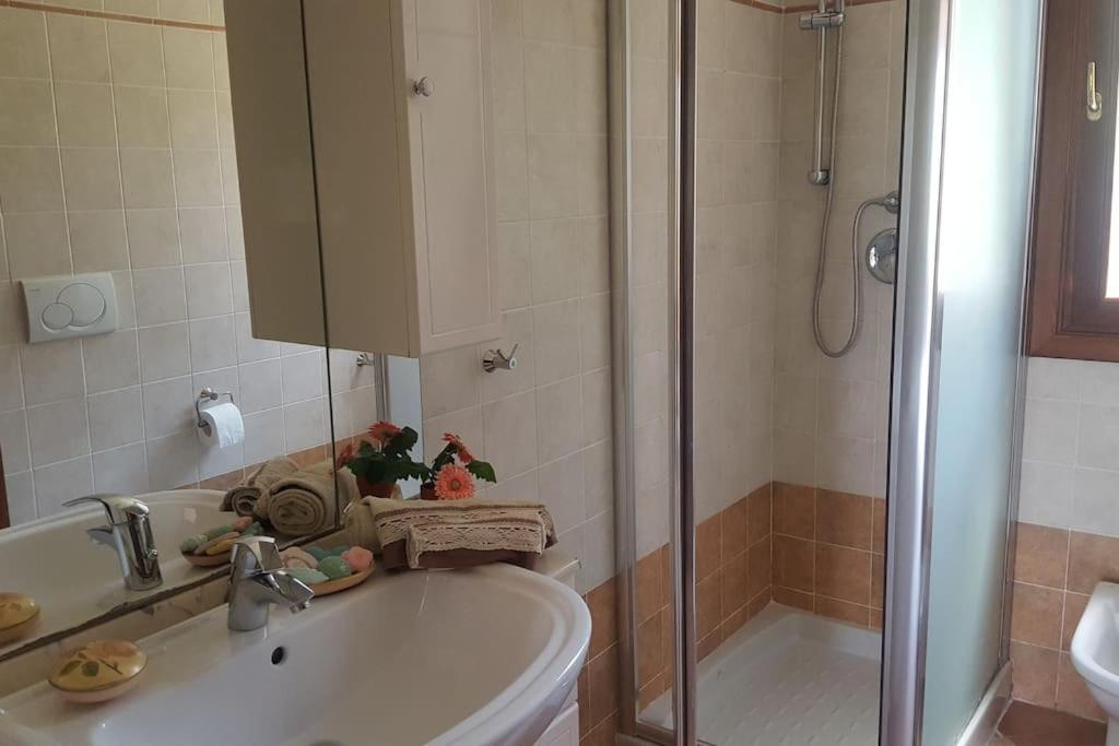 Villa Lazzarini Appartamento Giorgia con piscina condivisa 2km dal mare photo 5
