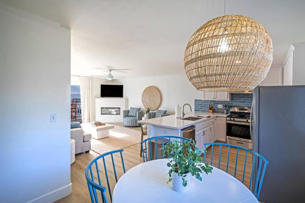 Deluxe Suite w Kitchen at the Black Sands Inn view 5