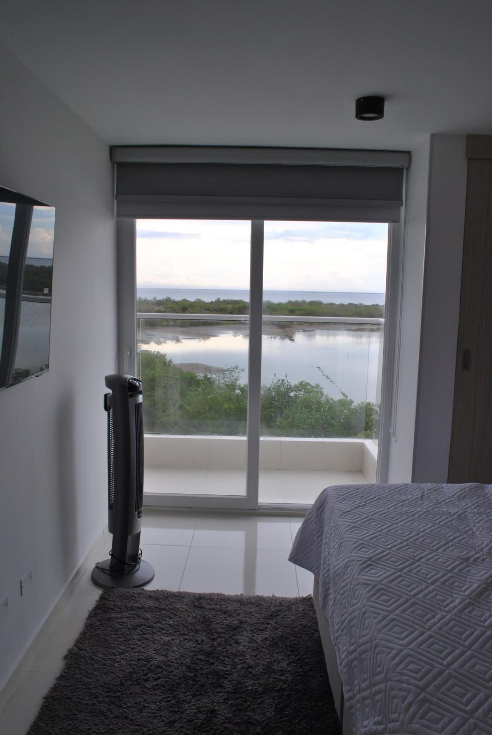 Lujoso apartamento frente al mar