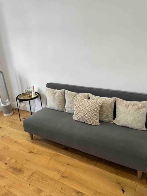 Top Floor West End Flat - 3-Min Walk to Subway - Park Views