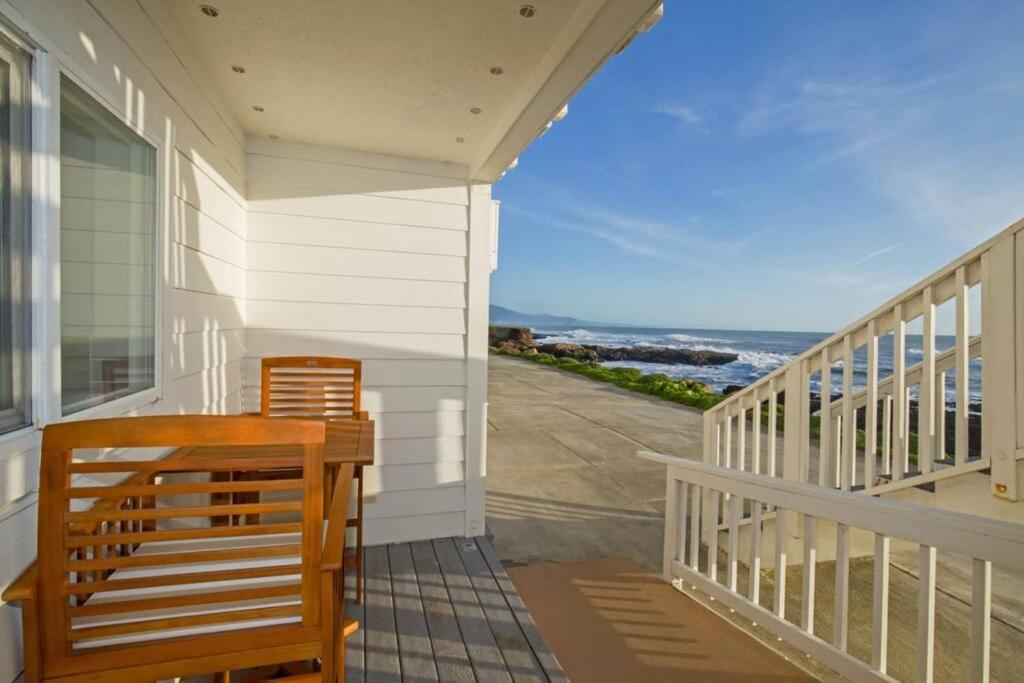 Oceanfront Deluxe Suite at the Black Sands Inn view 5