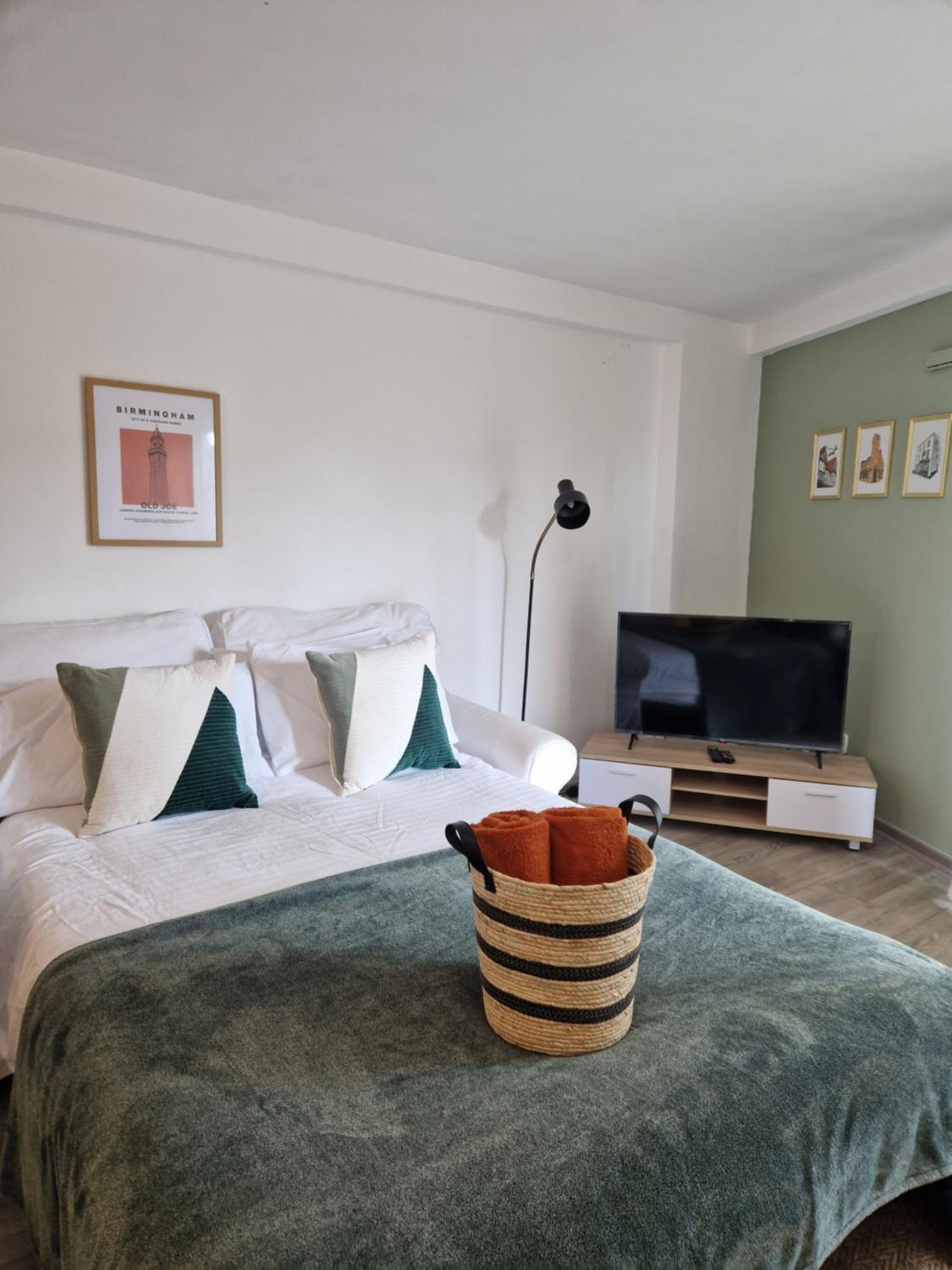 City Centre Snow Hill Apartment (Sleeps 6) view 4