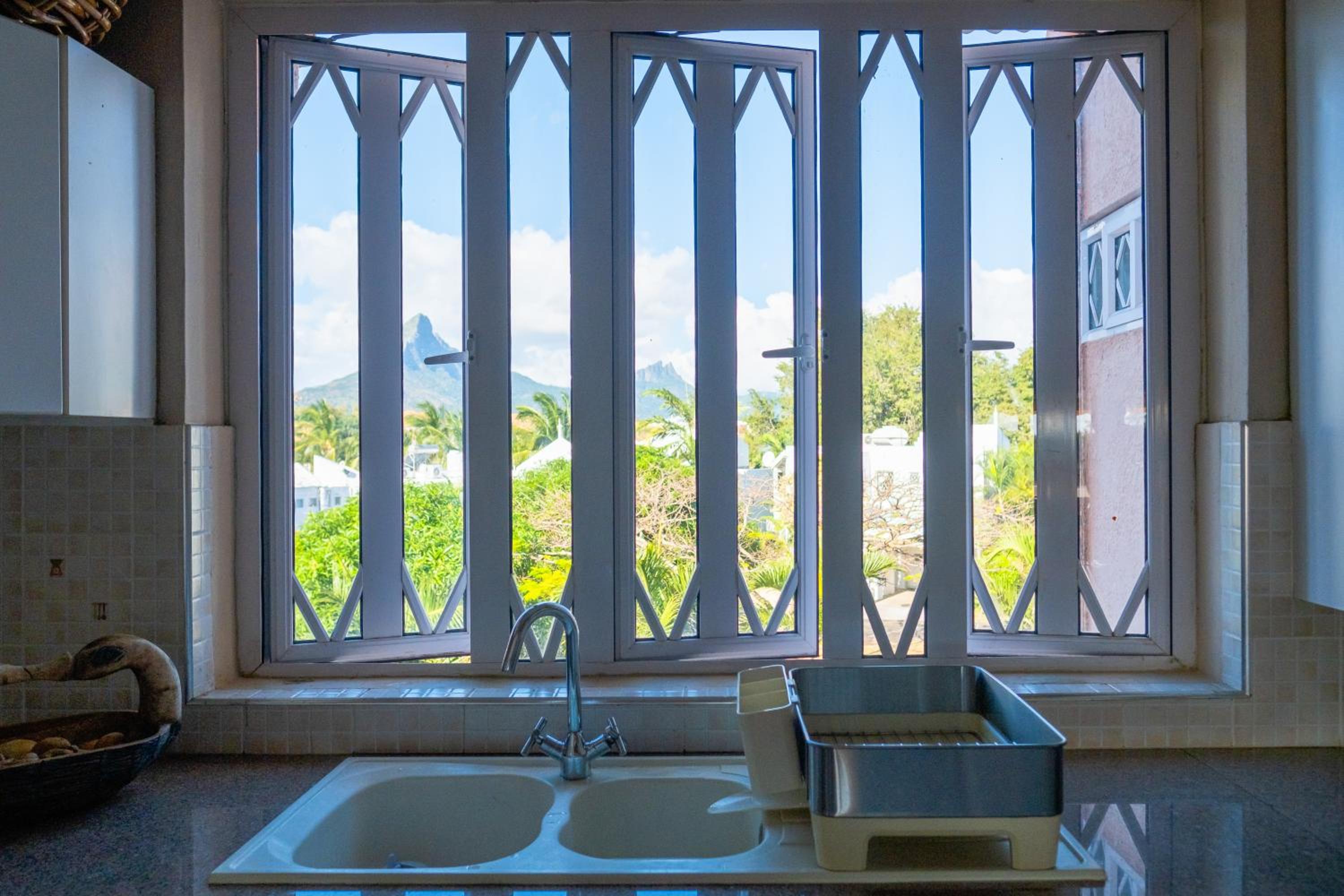 Tamarin Seaside Apartment view 3