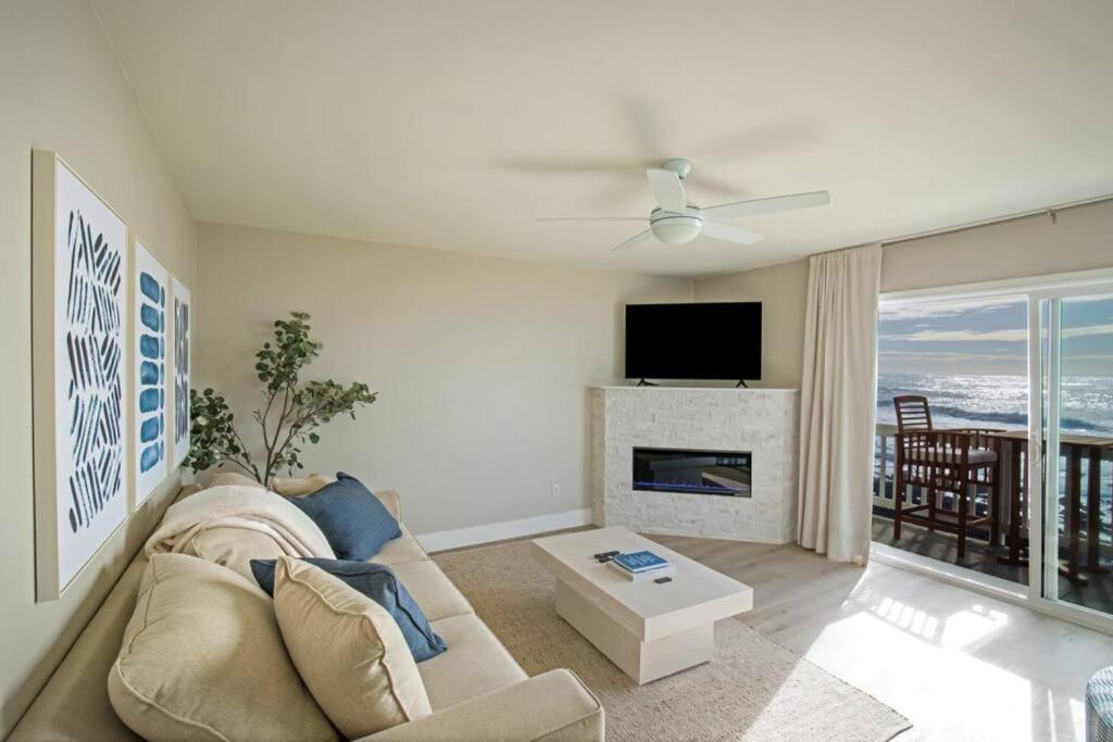 Newly Remodeled Oceanfront Mini Suite at the Black Sands Inn view 2