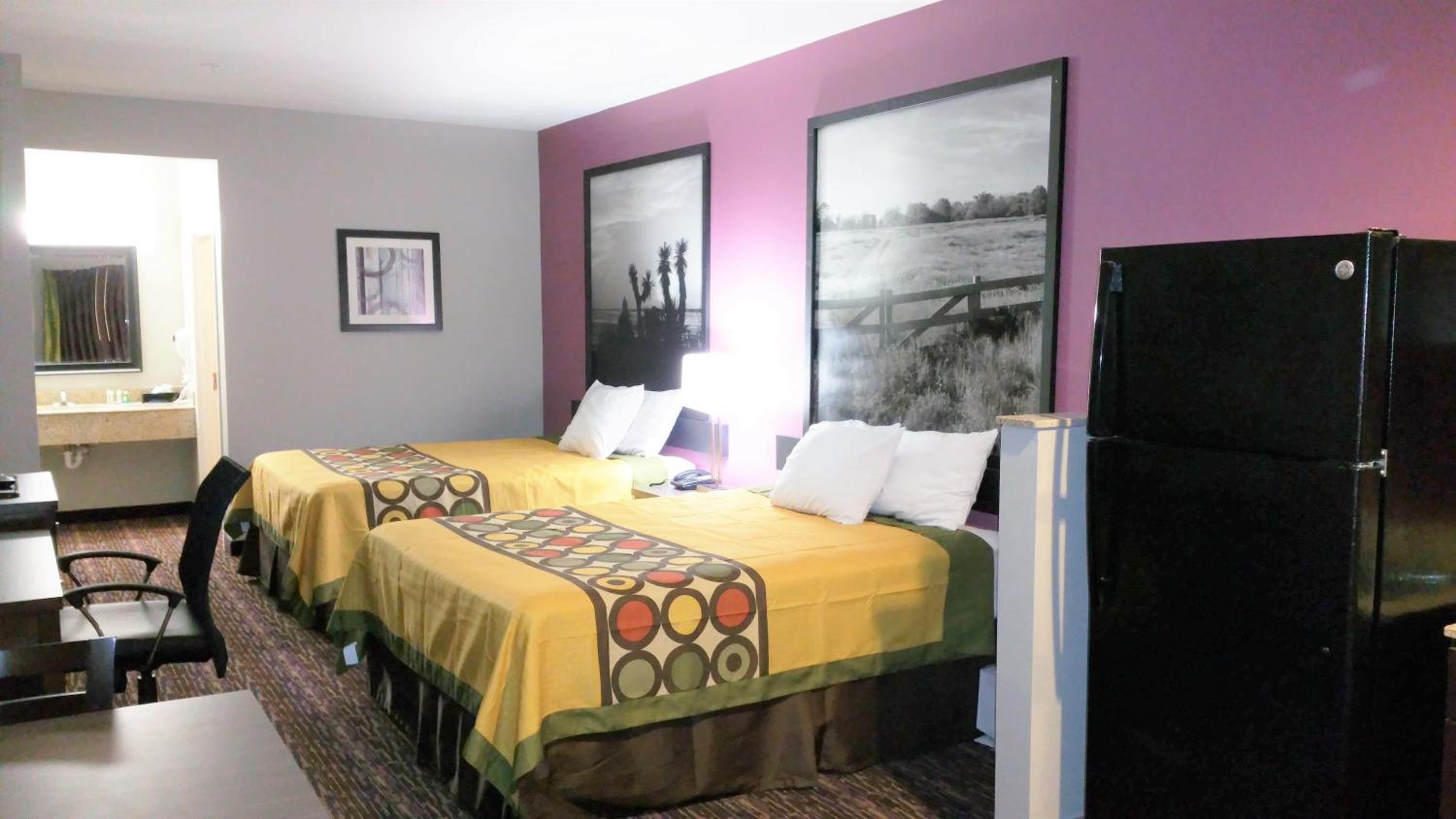 Super 8 by Wyndham Carrizo Springs