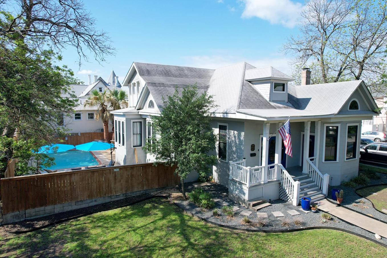 Sparkling pool home 6-BR Oasis Near Downtown