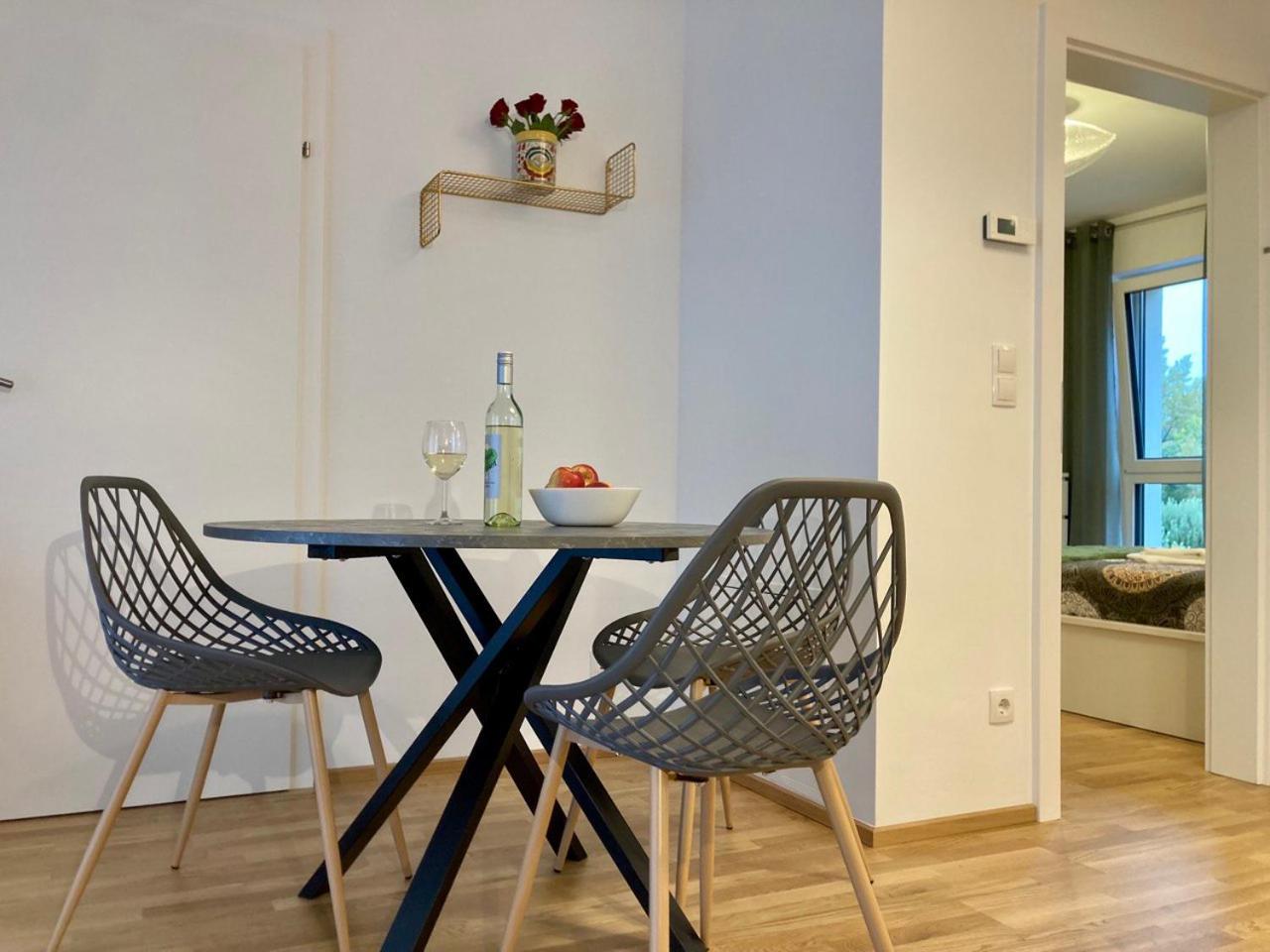 Promenade by BestChoice - Self Check-in with Parking Option