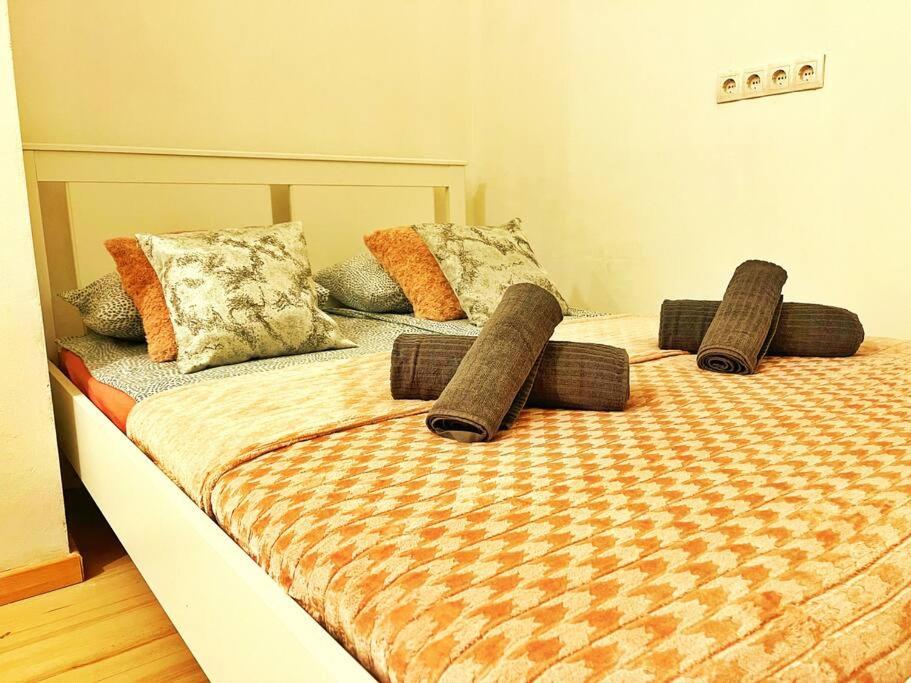 Central Studio Flat view 5