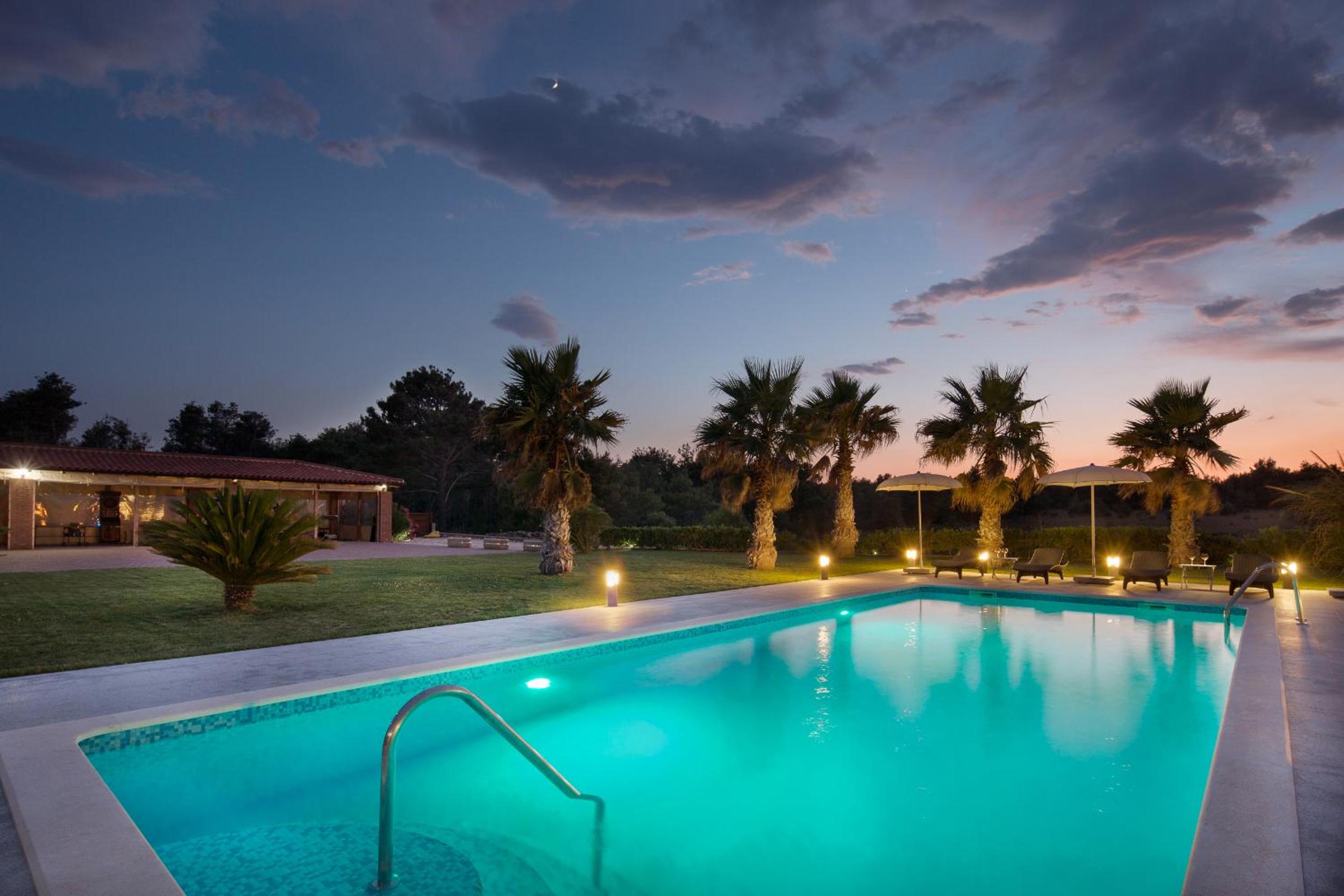 Malibu Grand Royale - Luxury Group Villa with Pool view 2