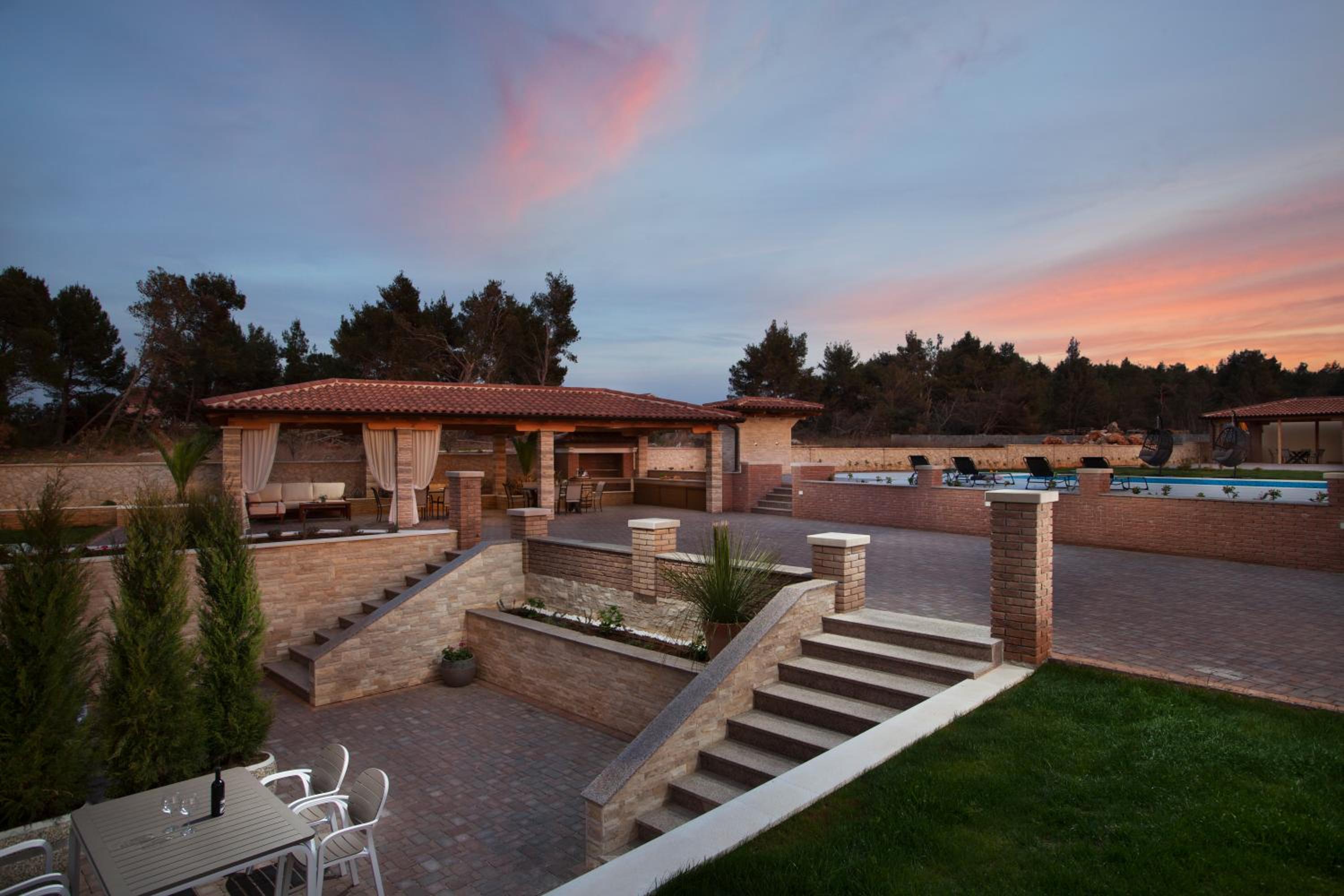 Malibu Grand Royale - Luxury Group Villa with Pool view 3