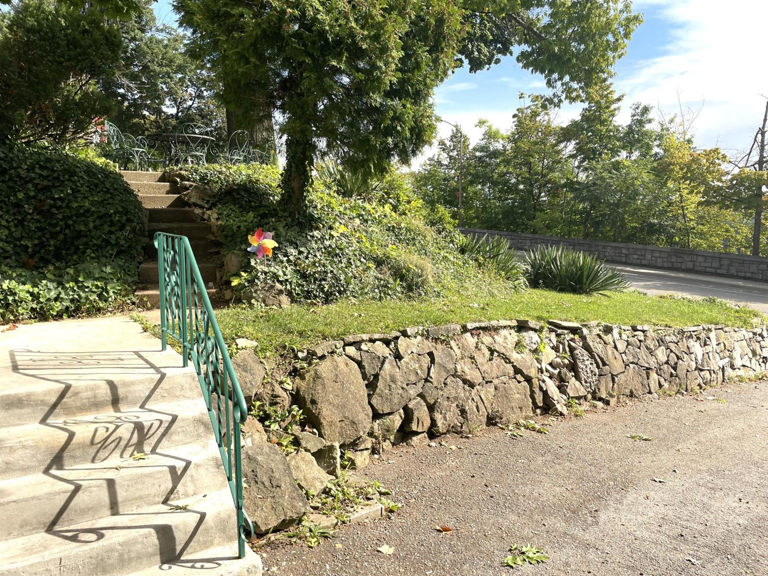 Niagara Riverview Closest to Falls, Free Breakfast Delivered Daily