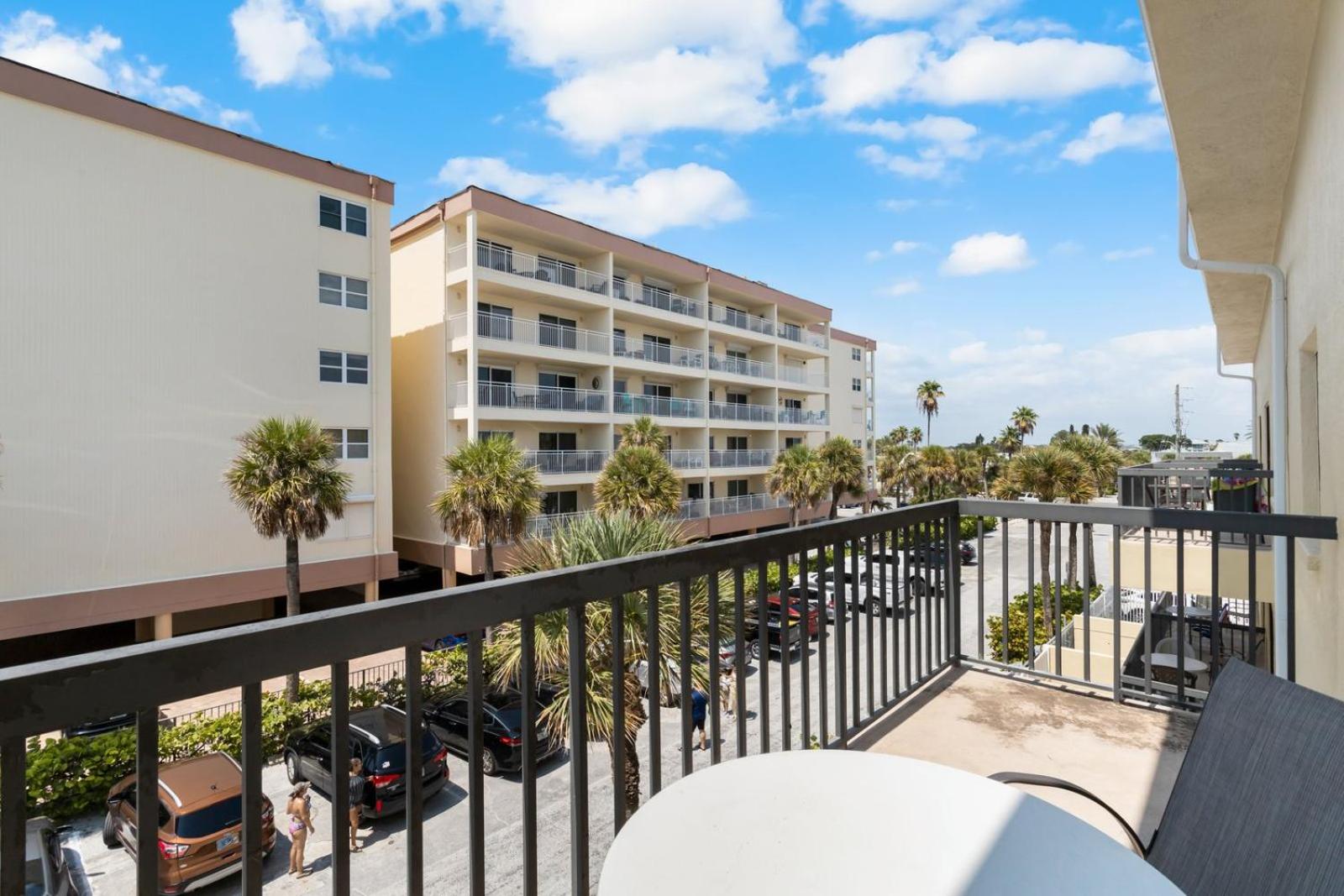 Beach View 1b 1b - Balcony - King - Surf Song #346