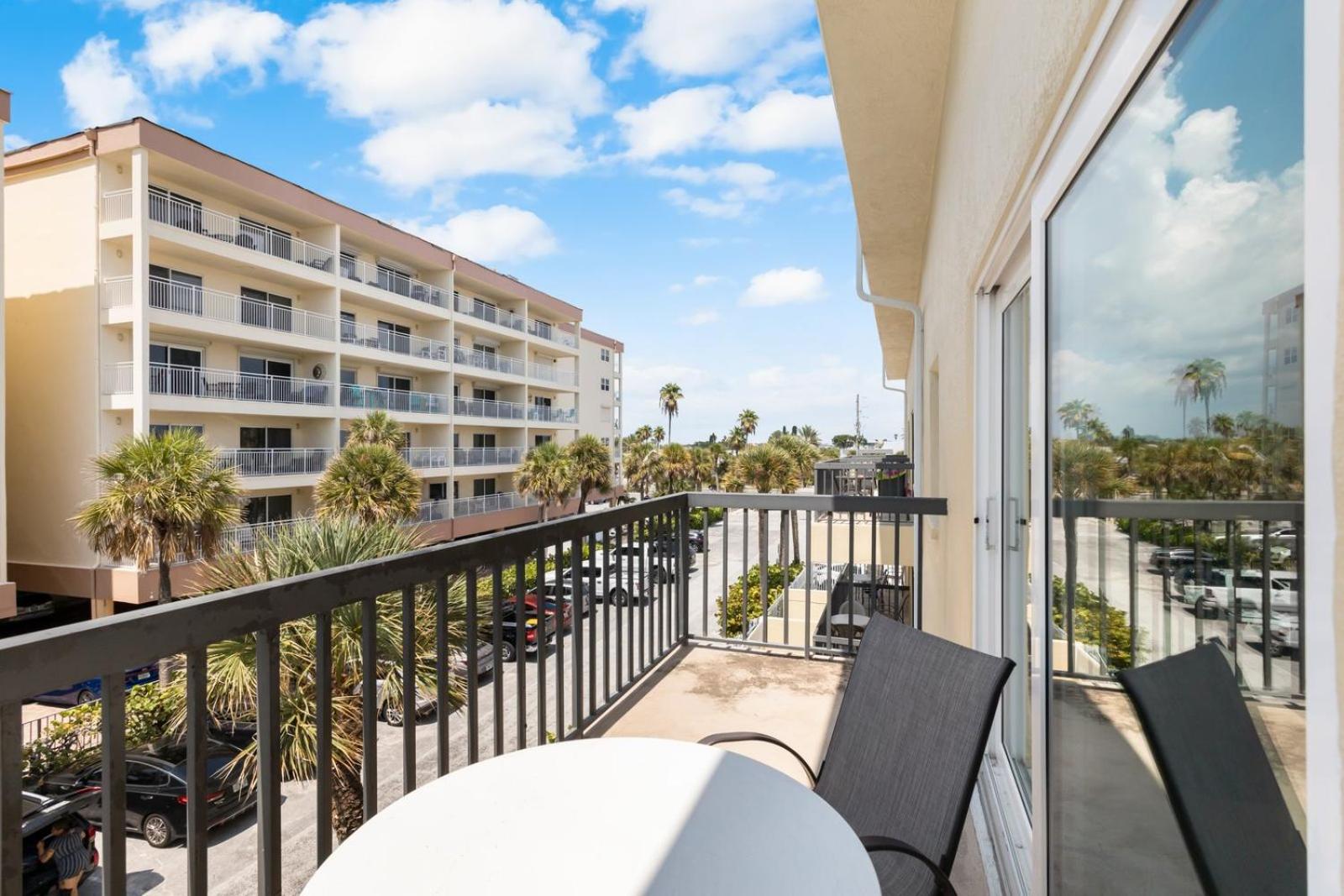 Beach View 1b 1b - Balcony - King - Surf Song #346