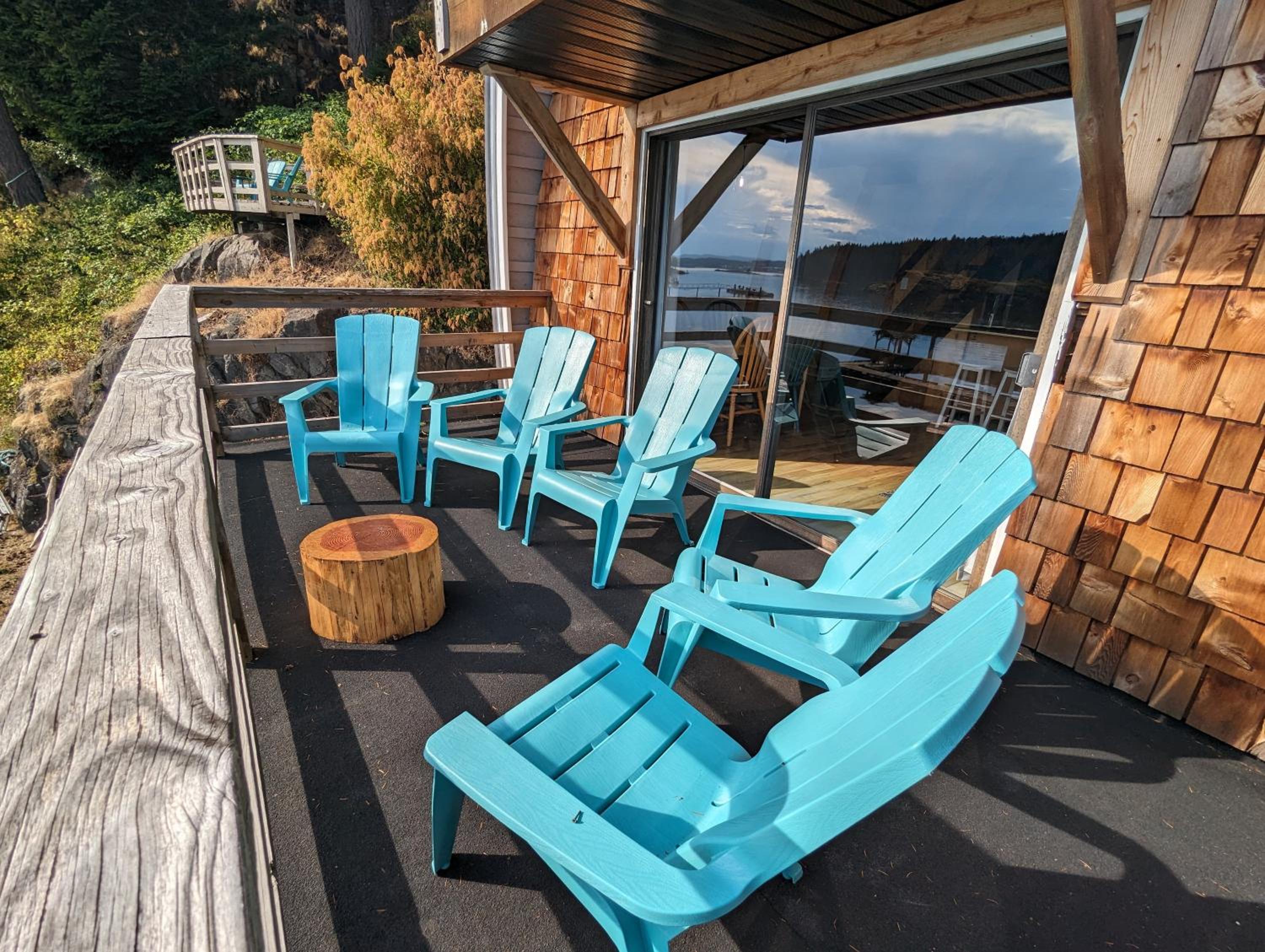 Jade Resort-Oceanfront Suites in Gowlland Harbour