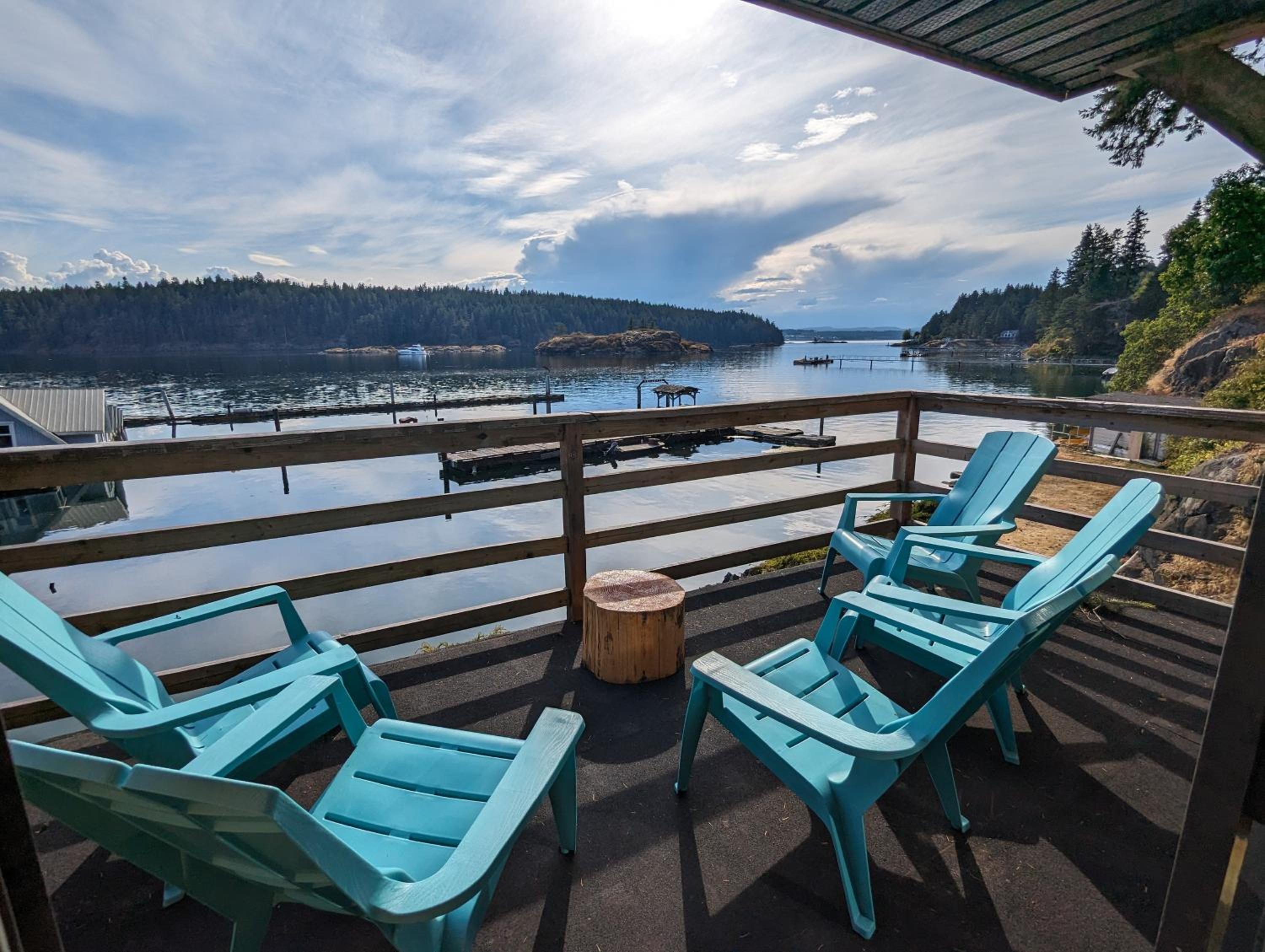 Jade Resort-Oceanfront Suites in Gowlland Harbour