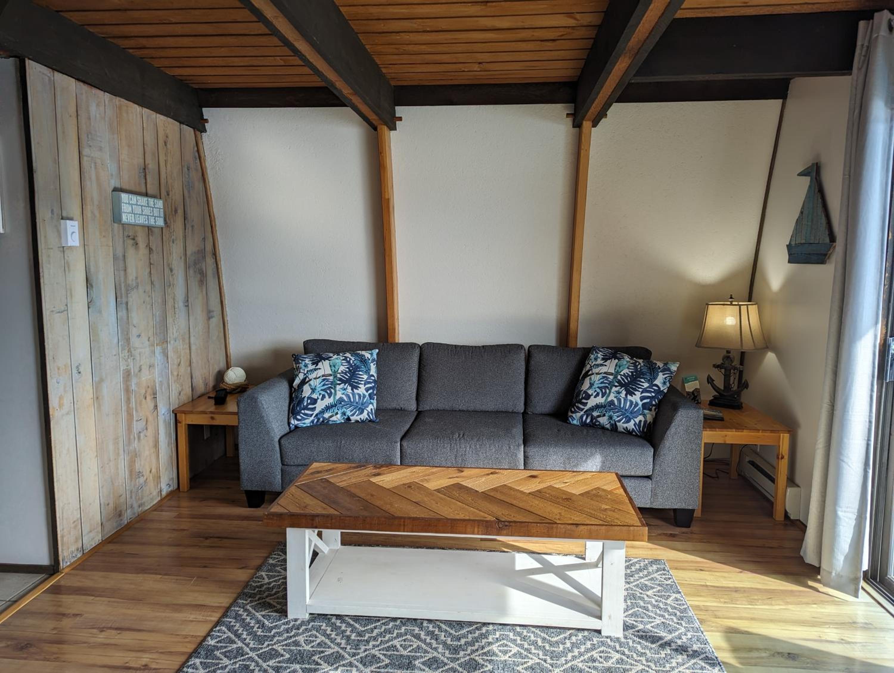 Jade Resort-Oceanfront Suites in Gowlland Harbour