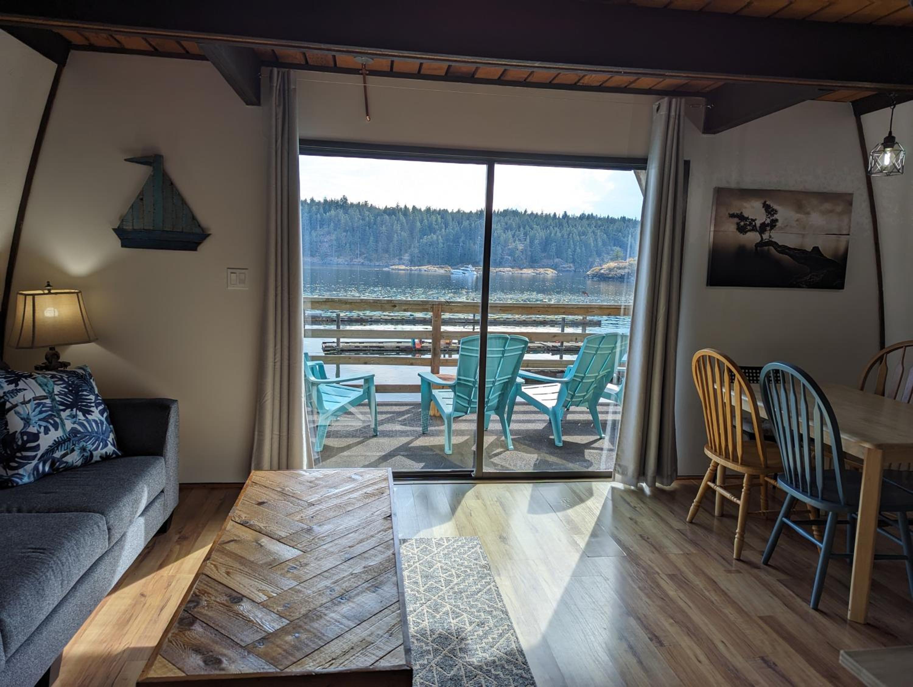 Jade Resort-Oceanfront Suites in Gowlland Harbour