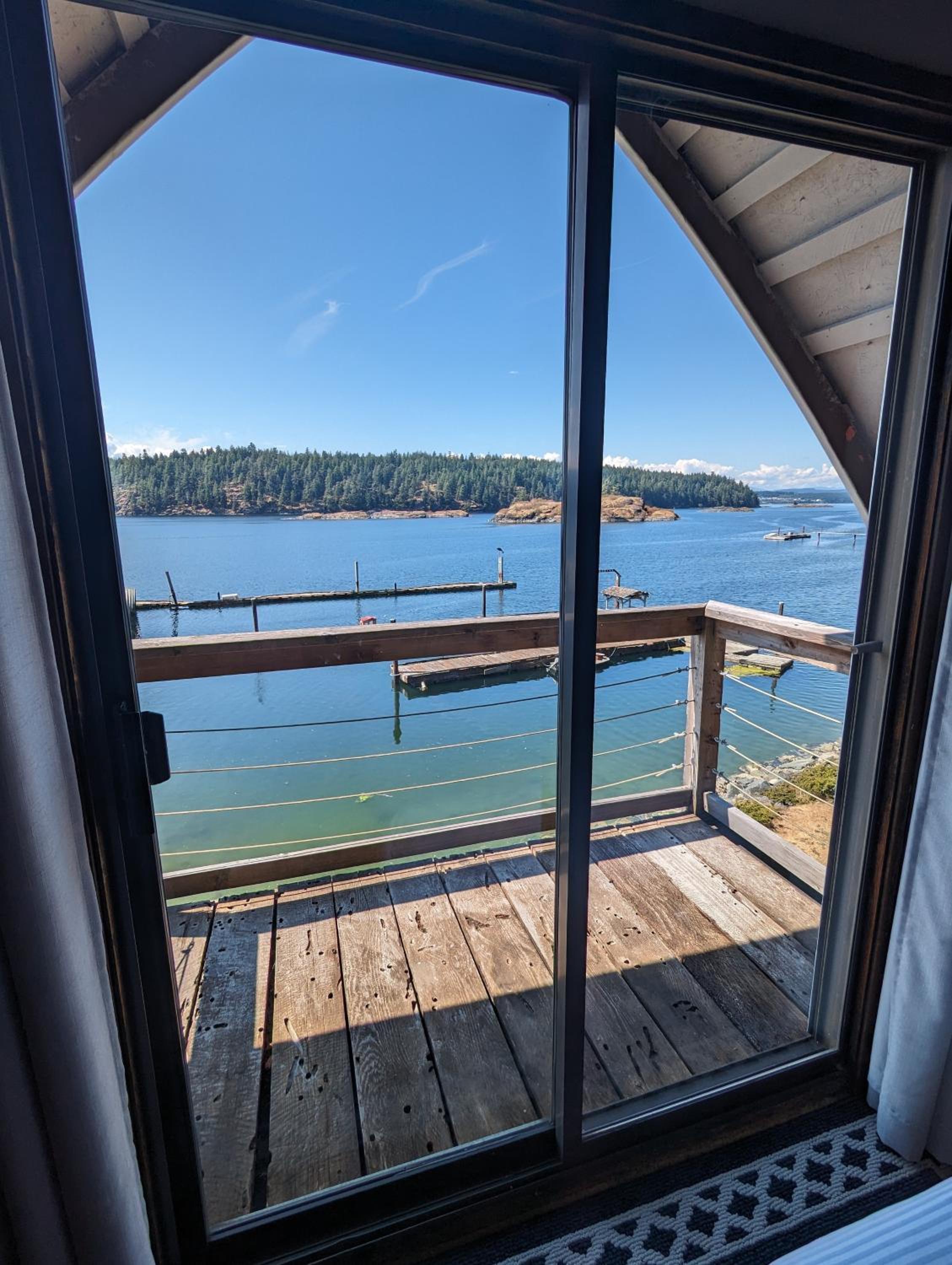 Jade Resort-Oceanfront Suites in Gowlland Harbour